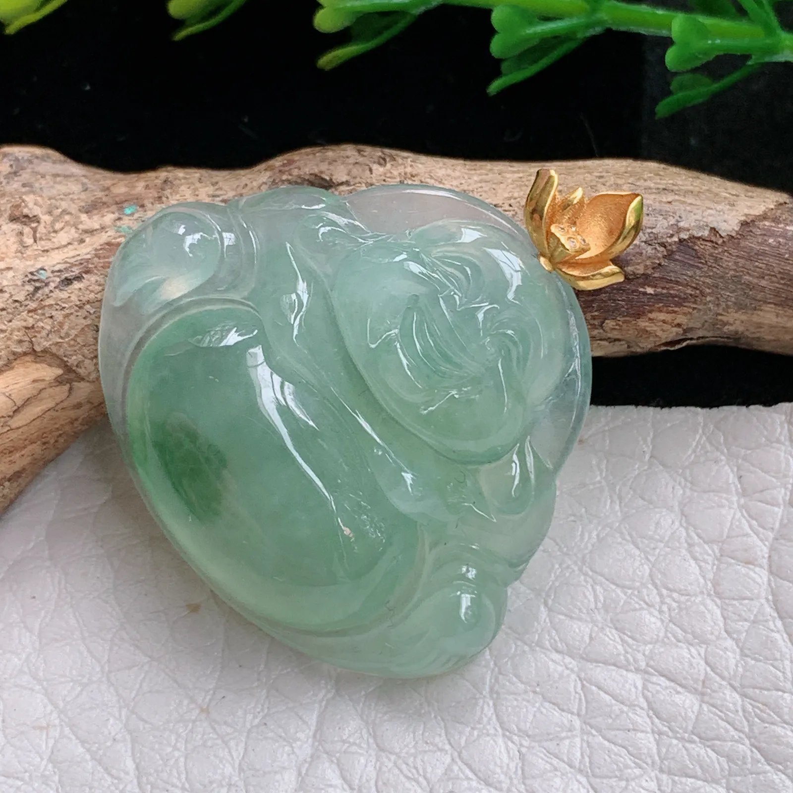 gp自然光32.8*31*5.5天然缅甸翡翠冰绿饱满佛公 弥勒佛玉吊坠