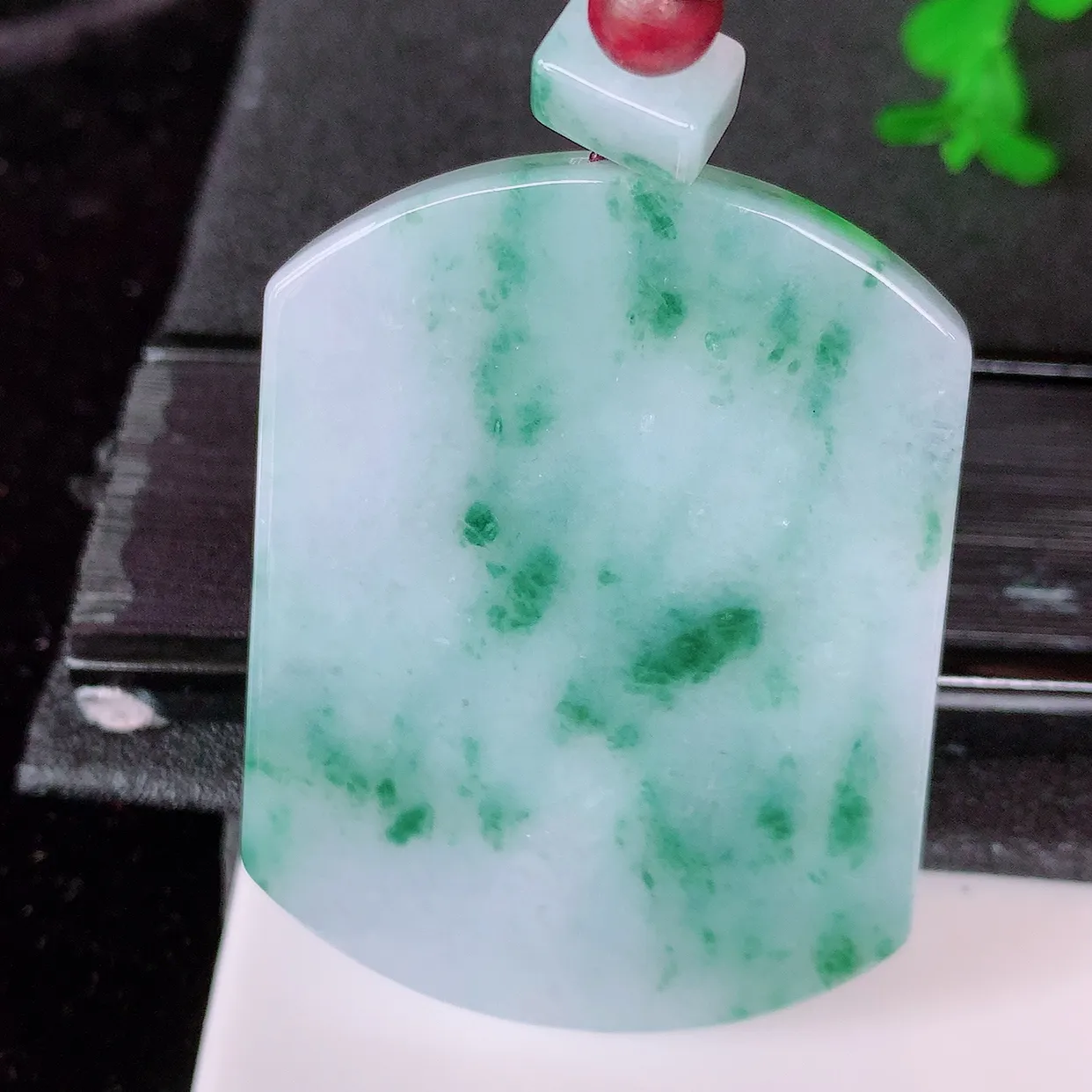 自然光实拍，冰润飘花翡翠平安无事牌吊坠，平平安安，无事牌翠色灵动，佩戴平安时尚！#46.29