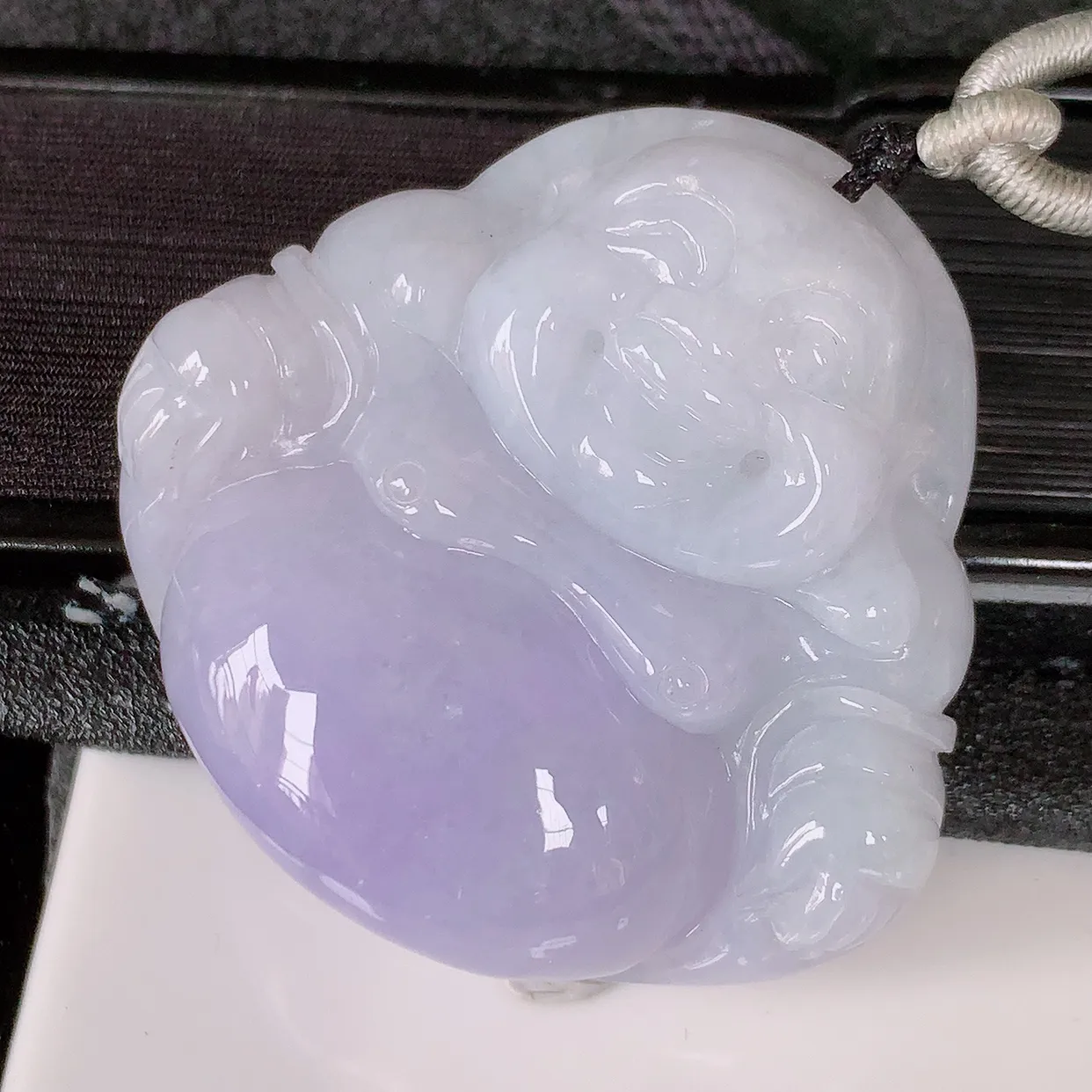 自然光实拍，大件厚装紫罗兰翡翠佛公吊坠，翡翠开心笑佛，种老水足，颜色漂亮，立体饱满圆润，佩戴效果赞#46.29