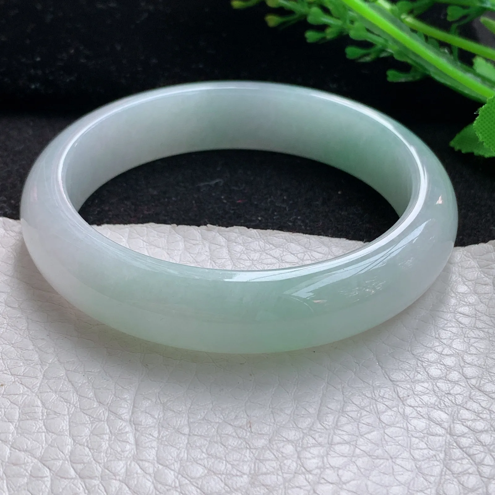 nr自然光57.5*13.3*8平安镯 缅甸翡翠a货玉手镯清新宽边玉手环