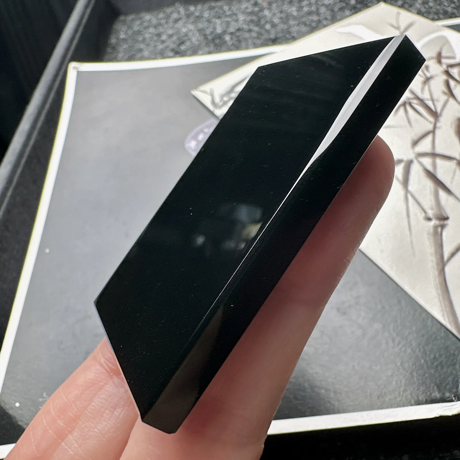 【冰种墨翠无事牌】高品质无事牌，种老肉细，光泽度好，无纹无裂，打灯透绿。