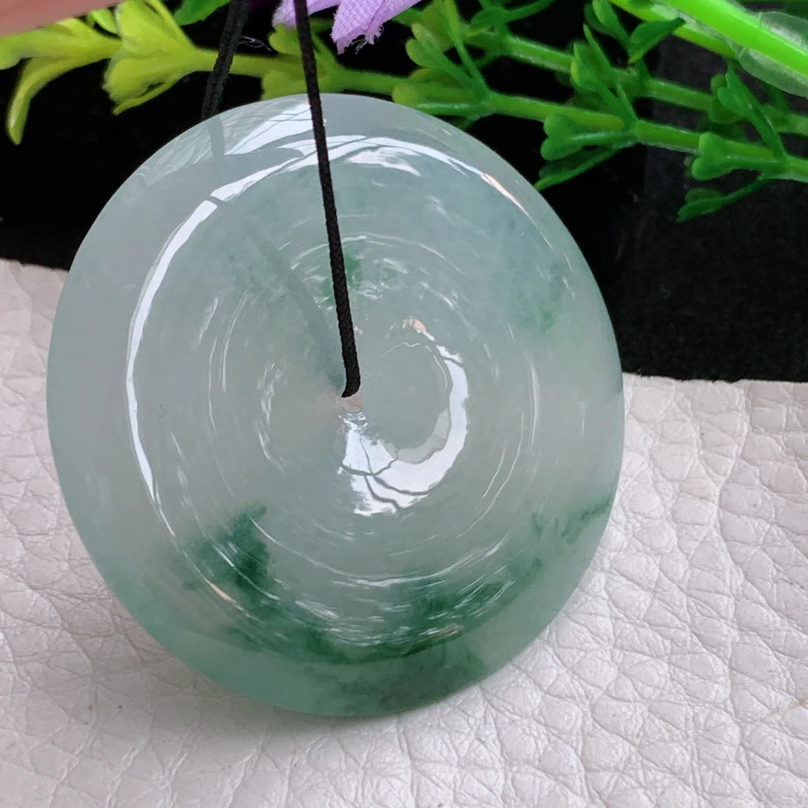 gp自然光39.8*6.5天然缅甸翡翠冰胶饱满飘花大平安扣 玉扣玉吊坠