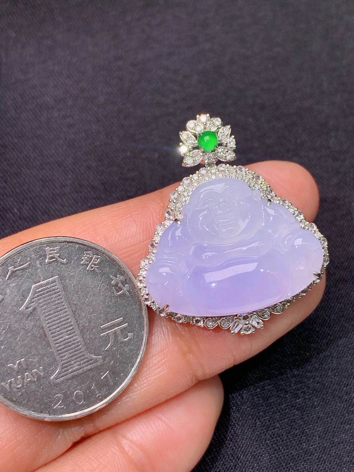 紫罗兰笑佛吊坠，18k金镶嵌，温润细腻，颜色鲜艳 尺寸30.6*26.7*9
