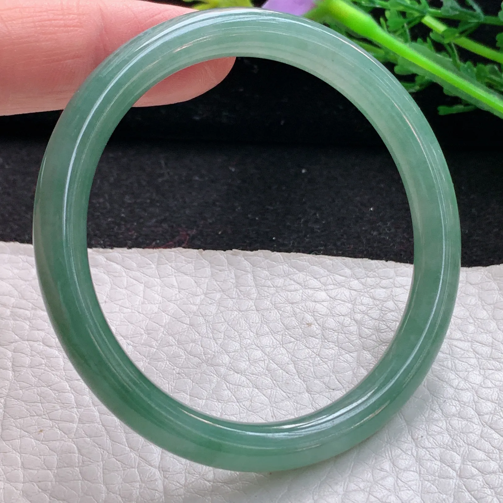 z自然光54.5*7.6*7.3叮当镯 缅甸翡翠a货玉手镯冰油绿圆条玉手环