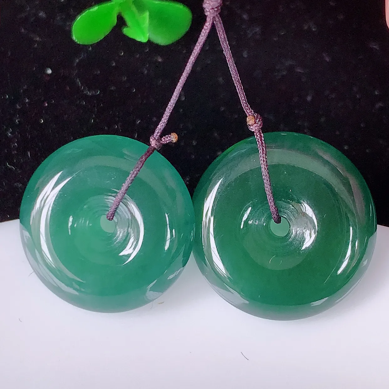 自然光实拍，冰种满色翡翠一对平安扣吊坠，品相佳，美感十足，寓意平平安安，平安扣佩戴精美时尚！#49.29