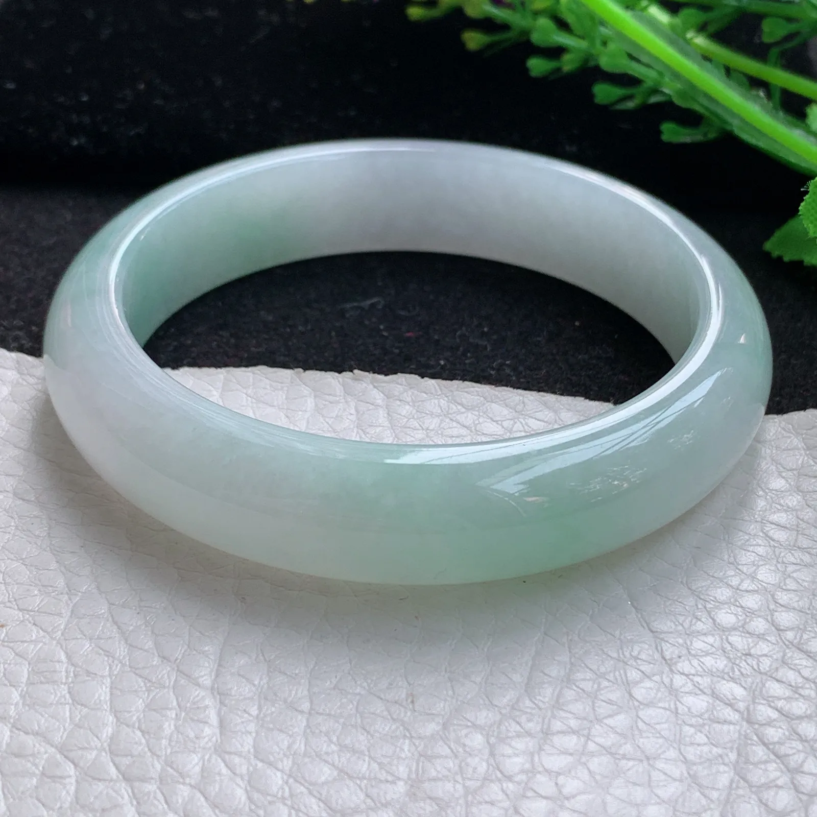 nr自然光57.5*13.3*8平安镯 缅甸翡翠a货玉手镯清新宽边玉手环