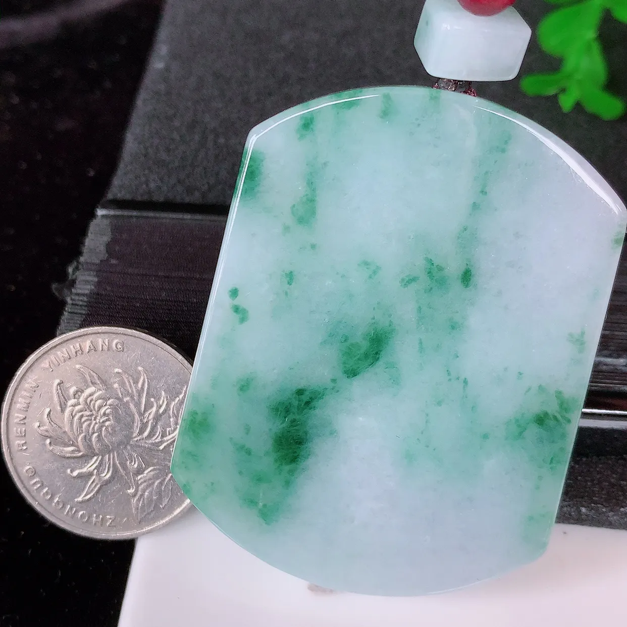 自然光实拍，冰润飘花翡翠平安无事牌吊坠，平平安安，无事牌翠色灵动，佩戴平安时尚！#46.29