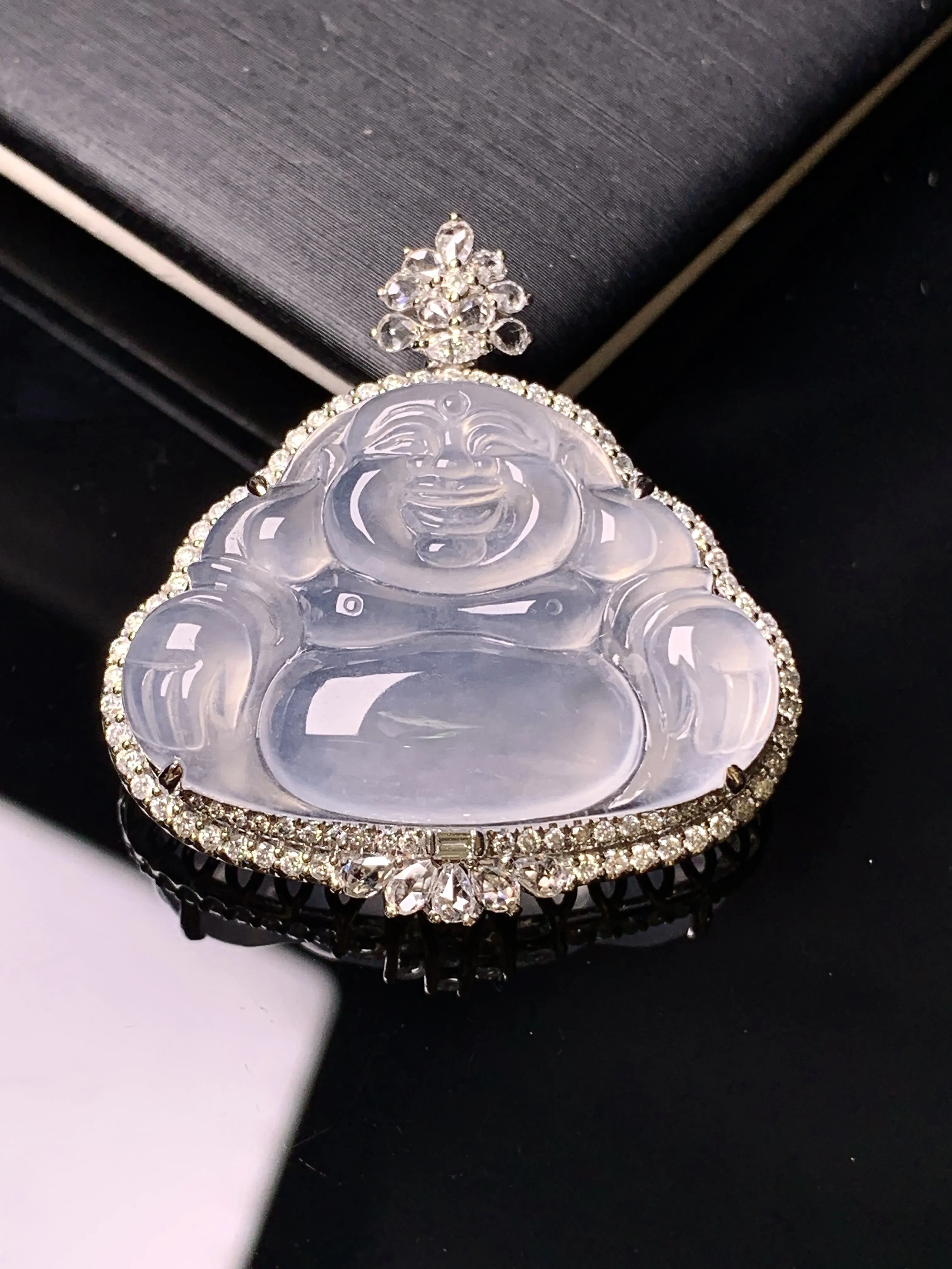 18k金钻镶嵌冰种佛公吊坠 玉质细腻 色泽清新艳丽  整体尺寸33*31.8*9.2