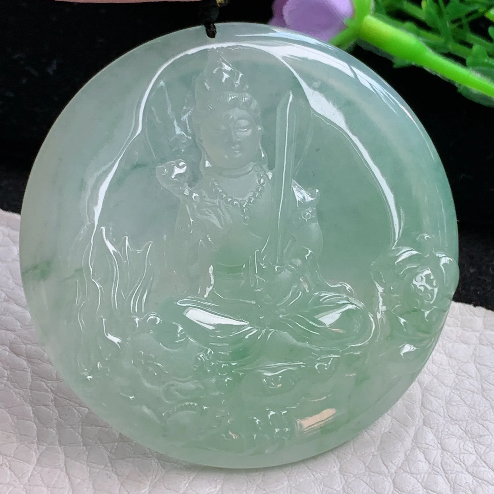 kh自然光53.5*5.5天然缅甸翡翠冰晴文殊菩萨圆牌玉吊坠 毛衣坠