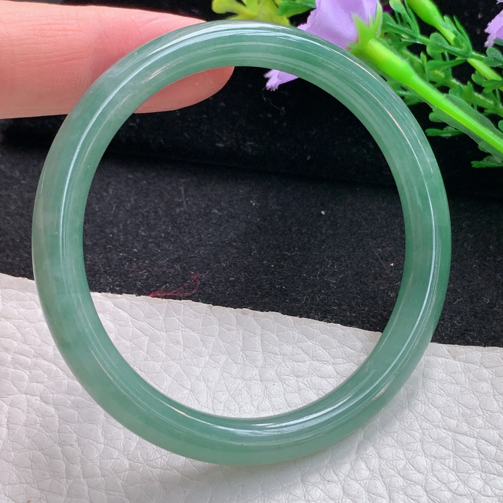 z自然光54.5*7.6*7.3叮当镯 缅甸翡翠a货玉手镯冰油绿圆条玉手环