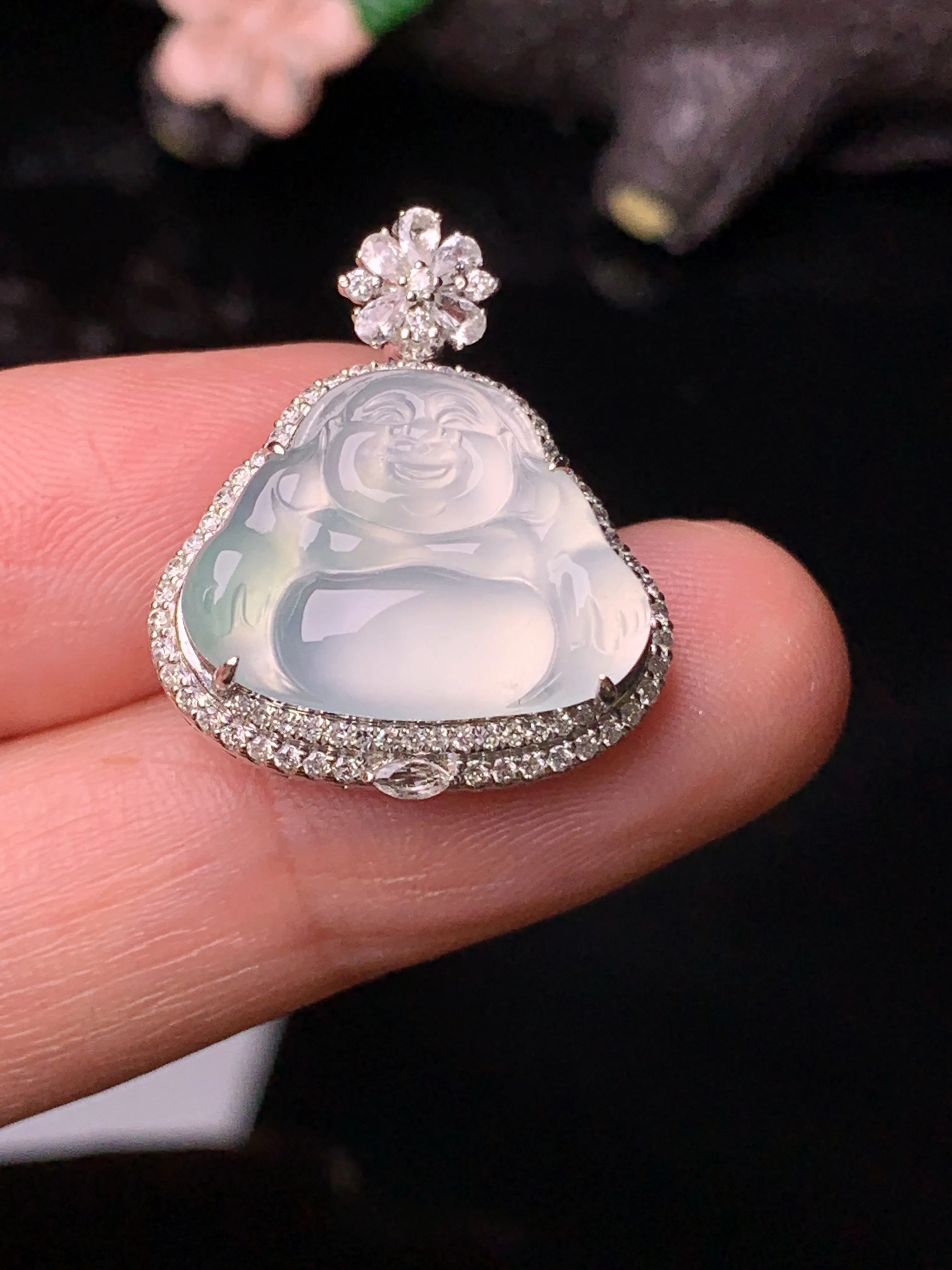 18k金钻镶嵌冰种佛公吊坠 玉质细腻 色泽清新艳丽  整体尺寸23.5*20*9.2