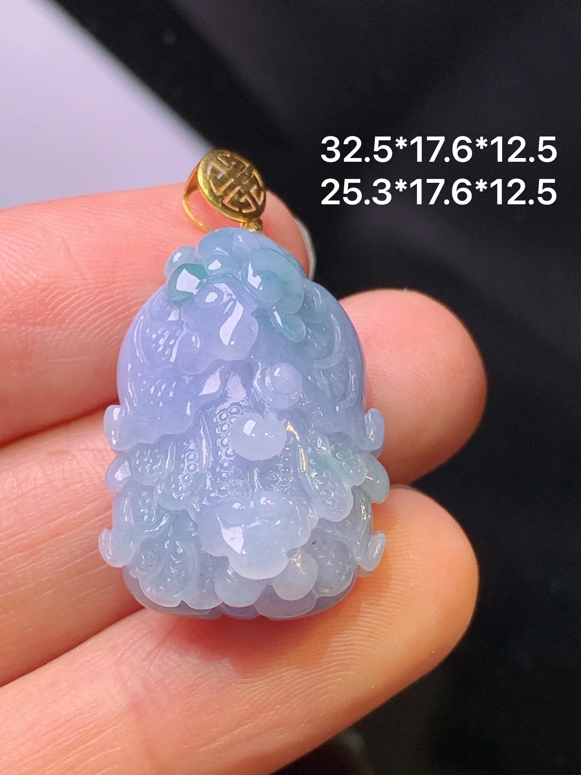 18k金镶嵌紫罗兰白菜吊坠 玉质细腻 色泽清新艳丽  整体尺寸32.5*17.6*12.5