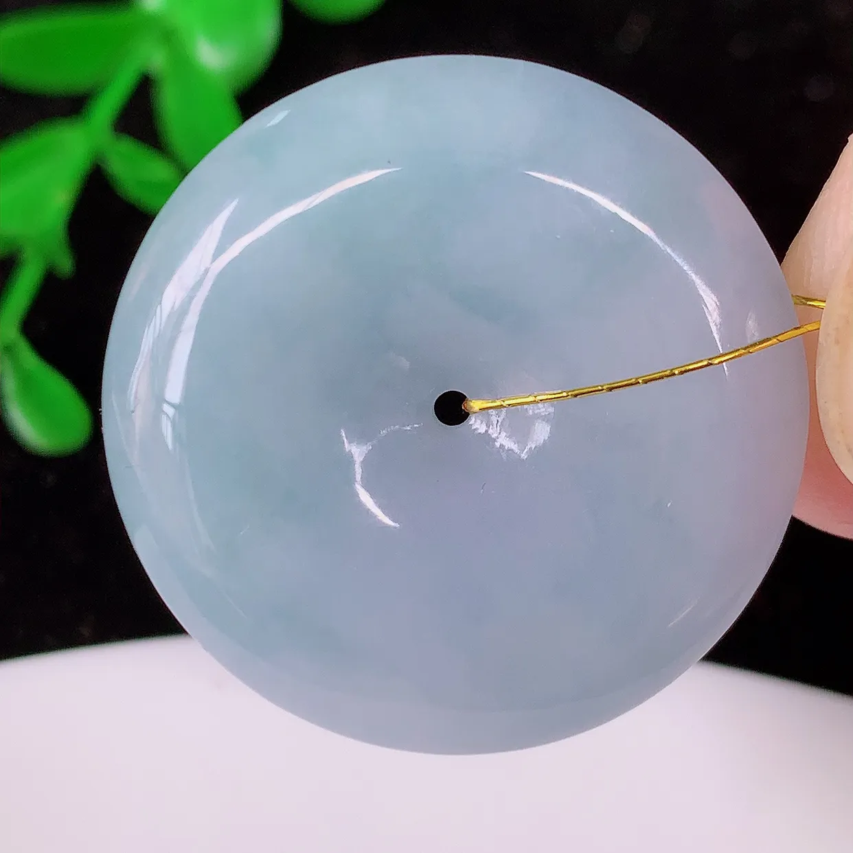 自然光实拍，冰润紫罗兰翡翠平安扣吊坠，玉扣，平安是福；很美的料子，平安扣佩戴优雅迷人！#35.29