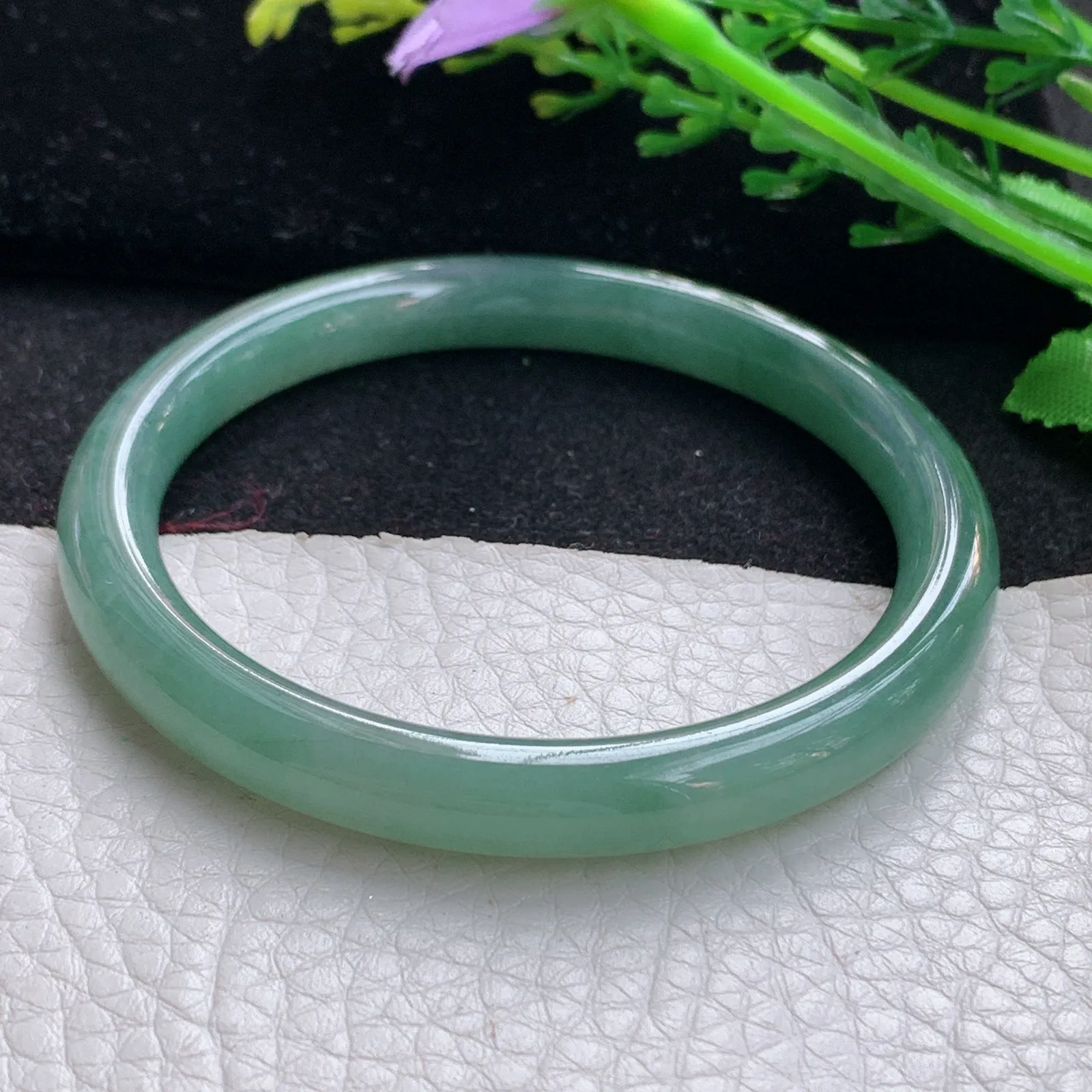 z自然光54.5*7.6*7.3叮当镯 缅甸翡翠a货玉手镯冰油绿圆条玉手环