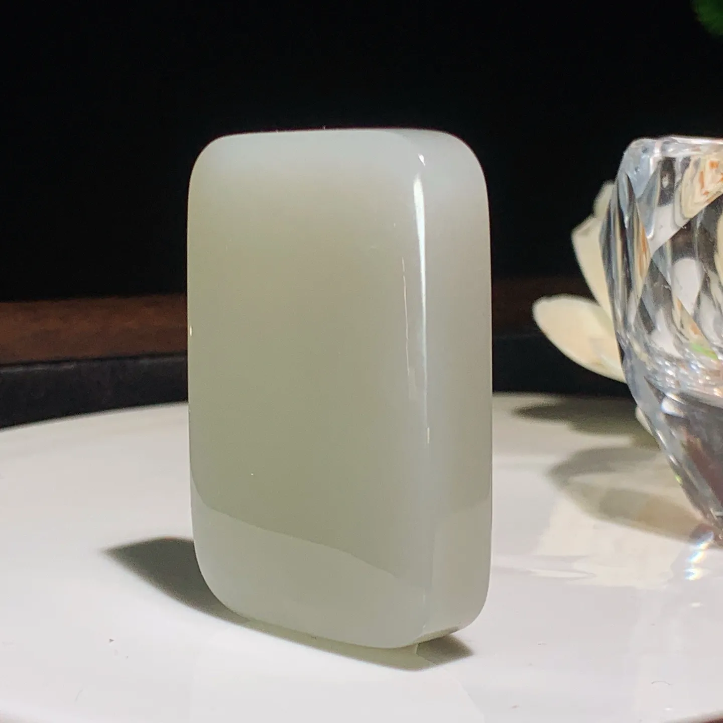 和田玉紫罗兰平安无事牌挂件。尺寸51/35/13重57克。玉质细腻油润。手推出油。佩戴高端典雅。lt251201