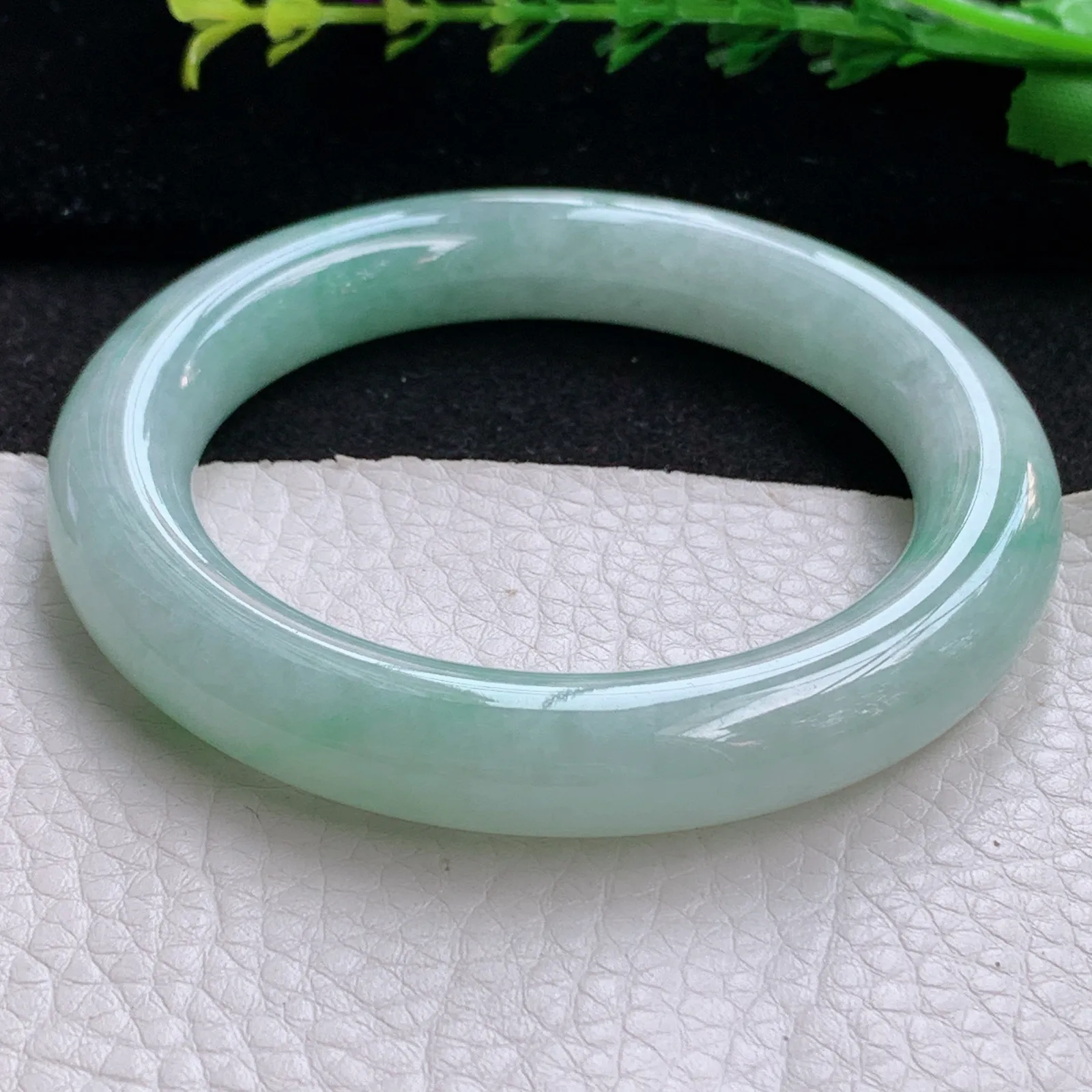 n自然光56.5*11.2*11.3胖圆镯 缅甸翡翠a货玉手镯清新圆条玉手环