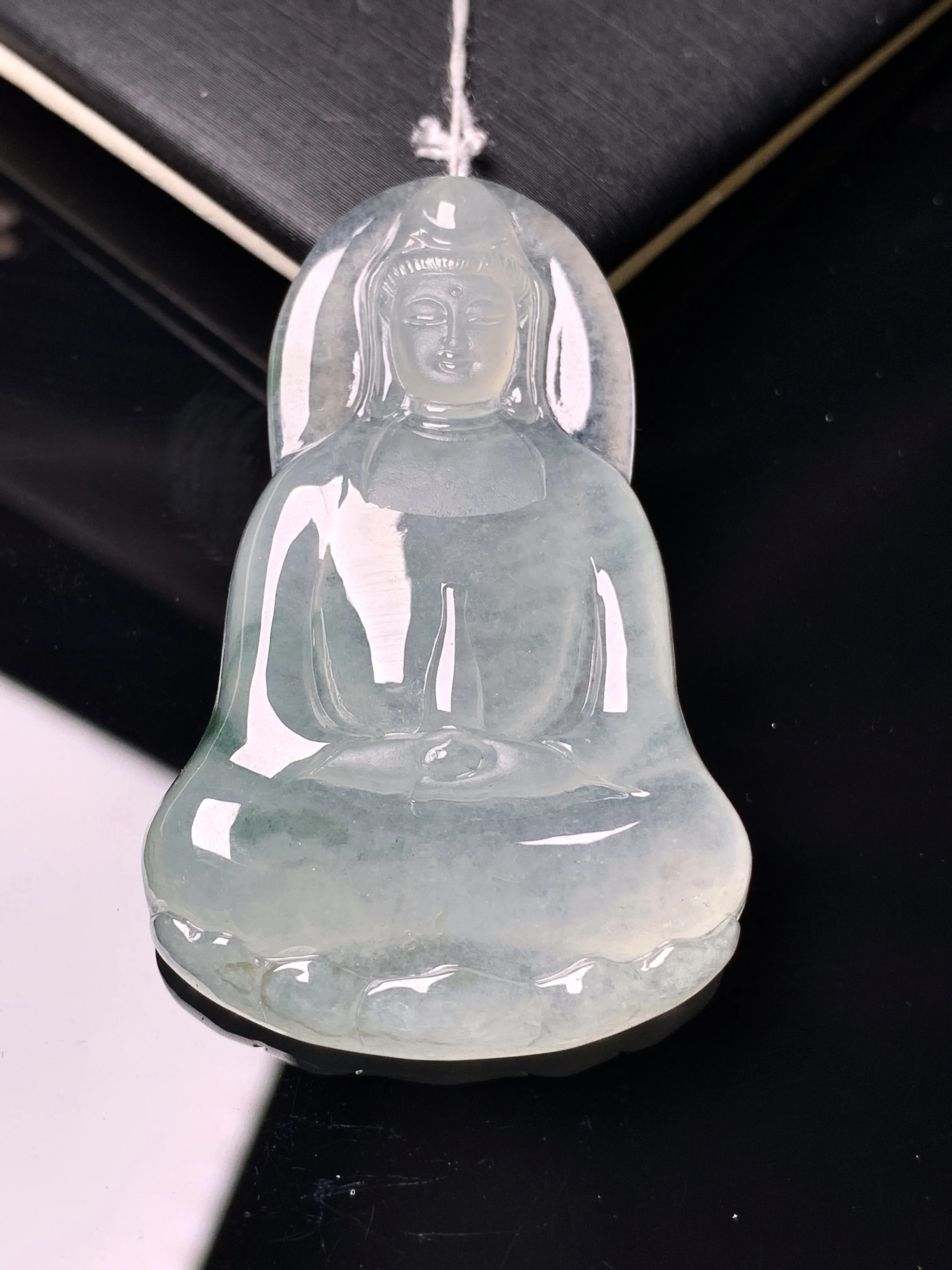 冰种观音吊坠 玉质细腻 色泽清新艳丽  整体尺寸47.6*30.2*5.5