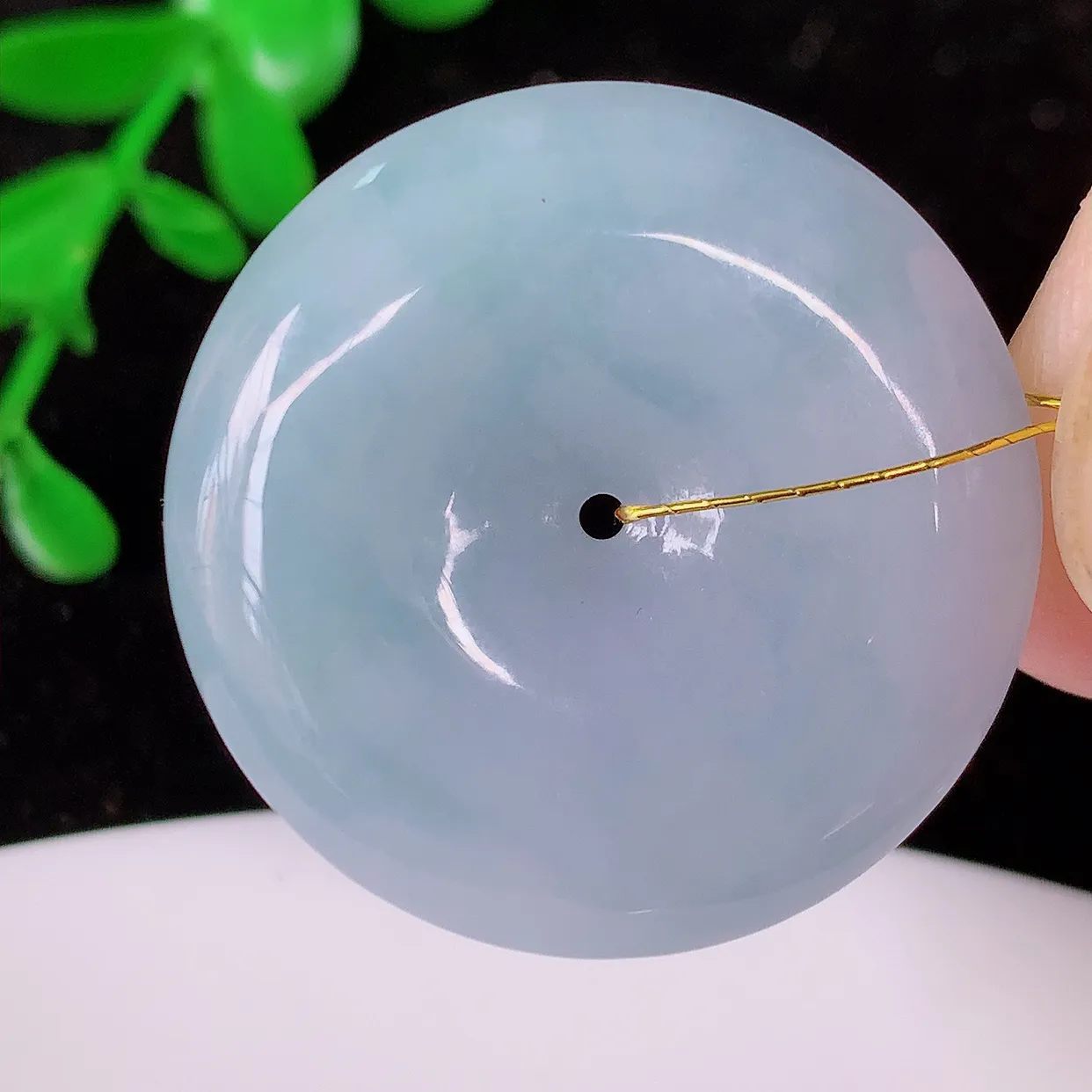 自然光实拍，冰润紫罗兰翡翠平安扣吊坠，玉扣，平安是福；很美的料子，平安扣佩戴优雅迷人！#35.29