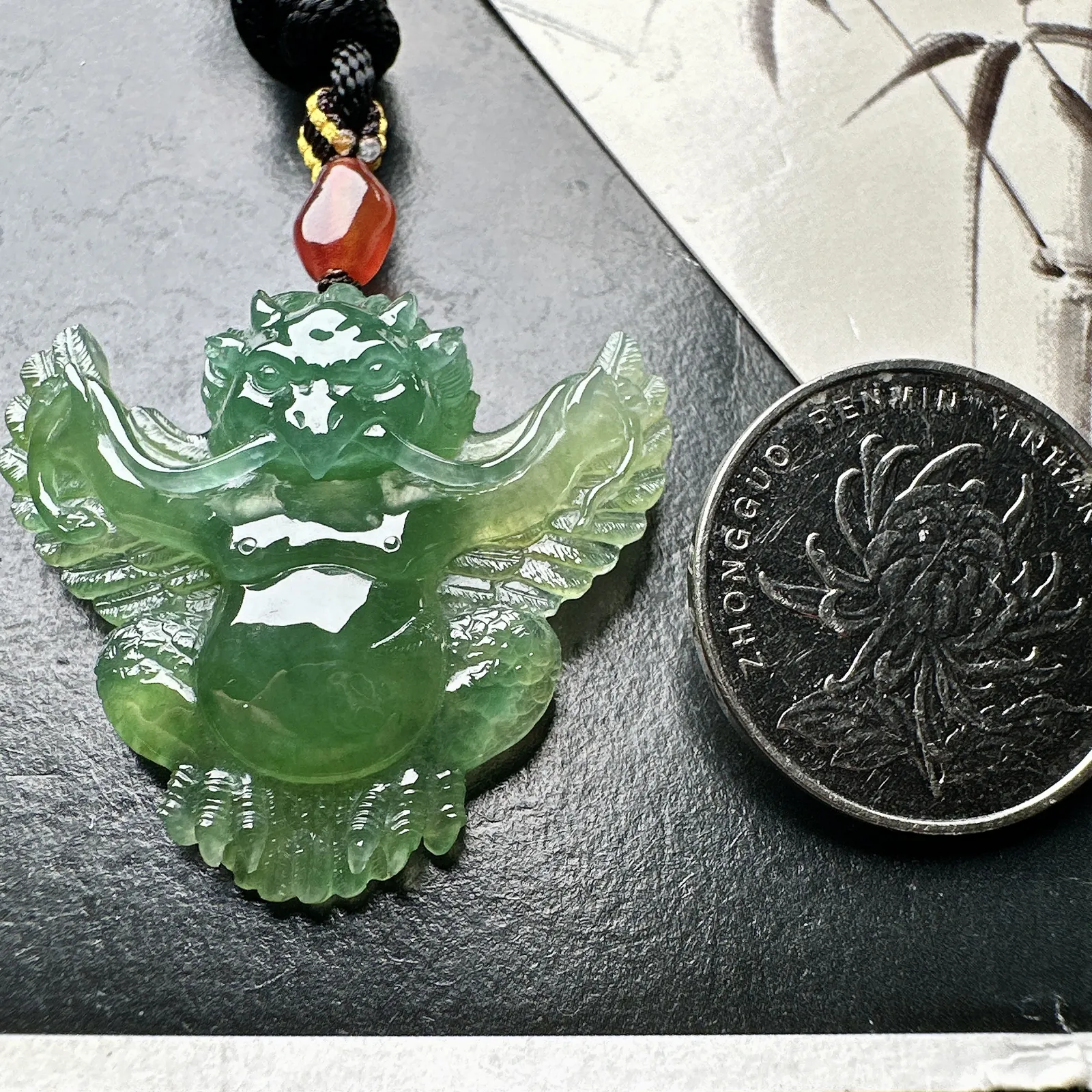 【冰种晴绿迦楼罗吊坠】精品，质地细腻，通透度上佳，冰感十足，适合佩戴。