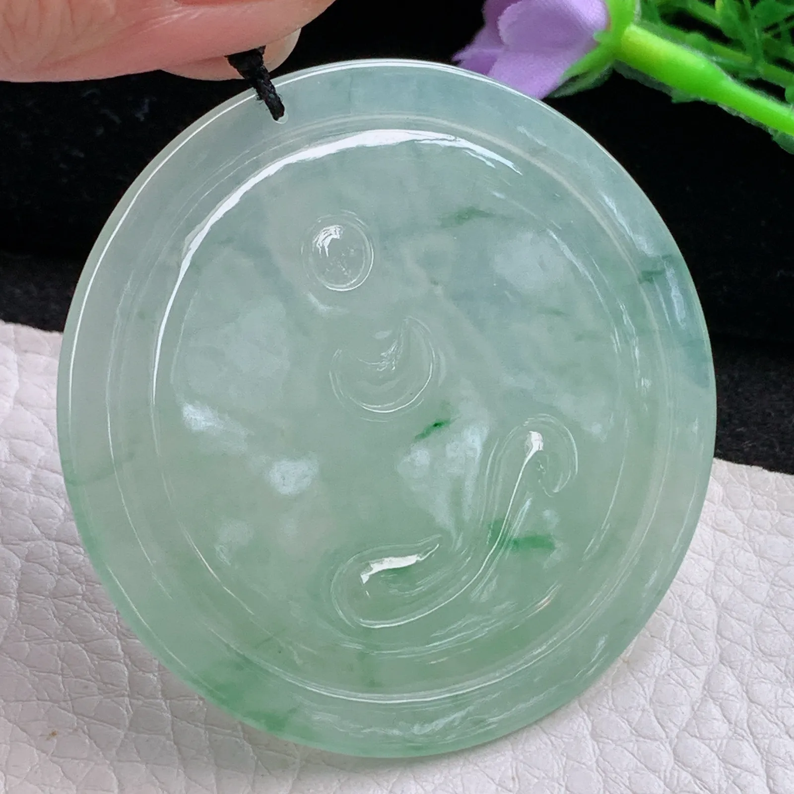 kh自然光53.5*5.5天然缅甸翡翠冰晴文殊菩萨圆牌玉吊坠 毛衣坠