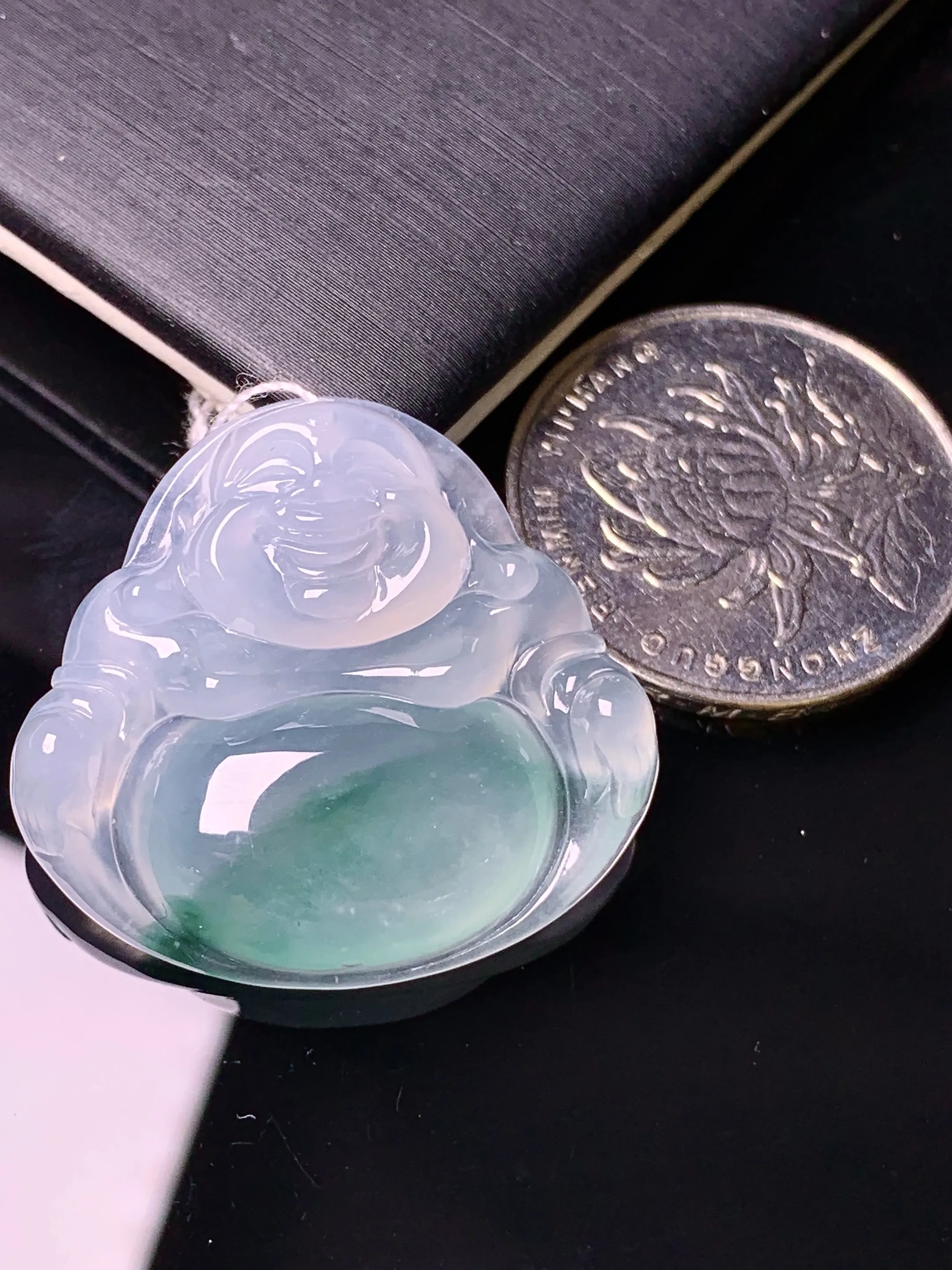 冰种飘绿佛公吊坠 玉质细腻 色泽清新艳丽  整体尺寸28.2*30.5*6.6