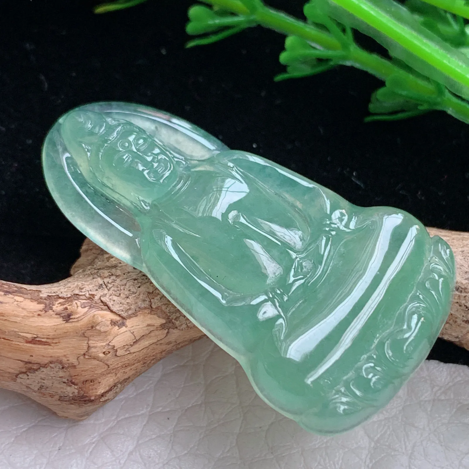 gp自然光41.6*23.6*4.6天然缅甸翡翠冰油绿玉扣素衣观音 玉观音玉吊坠