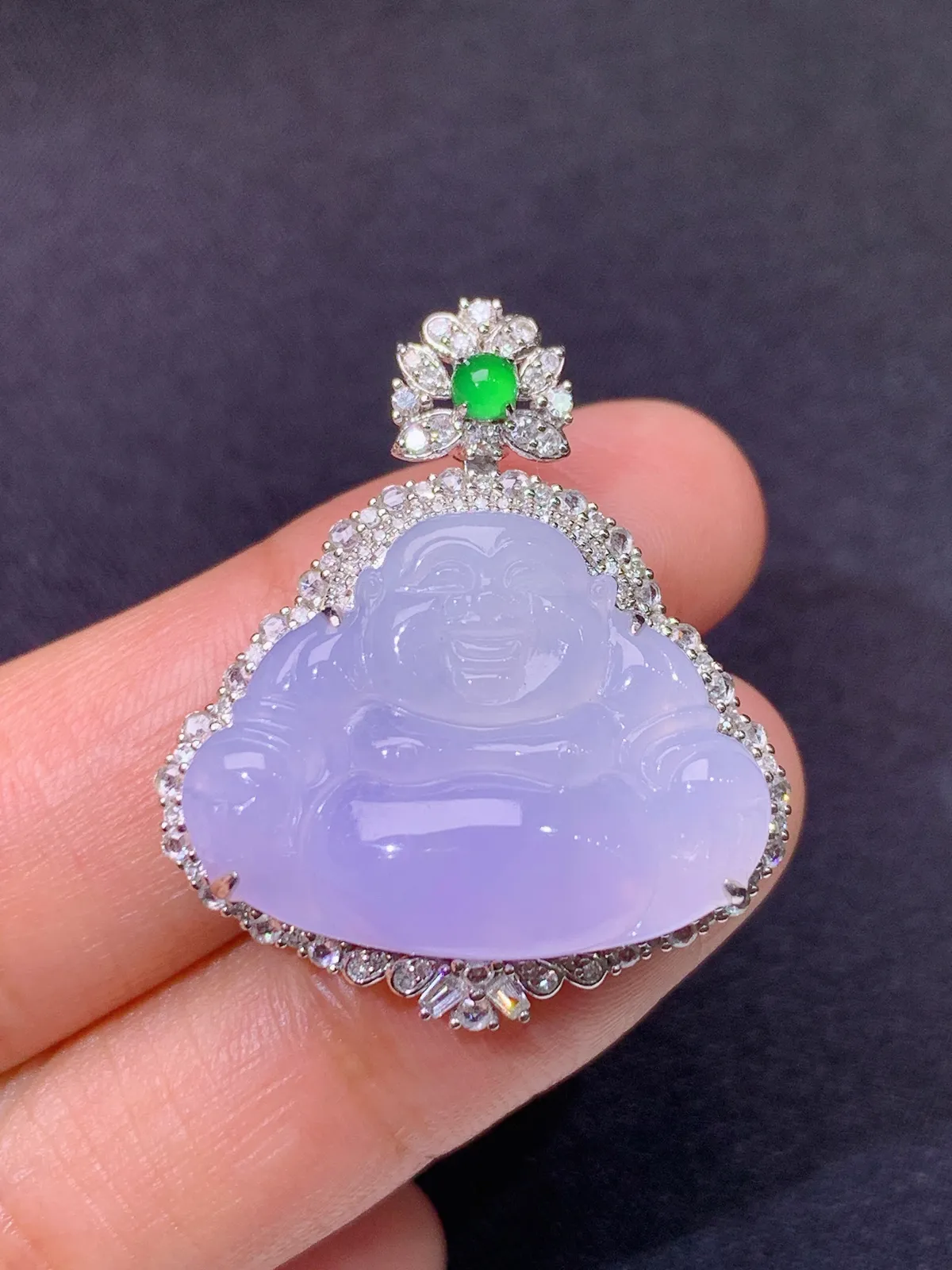 紫罗兰笑佛吊坠，18k金镶嵌，温润细腻，颜色鲜艳 尺寸30.6*26.7*9