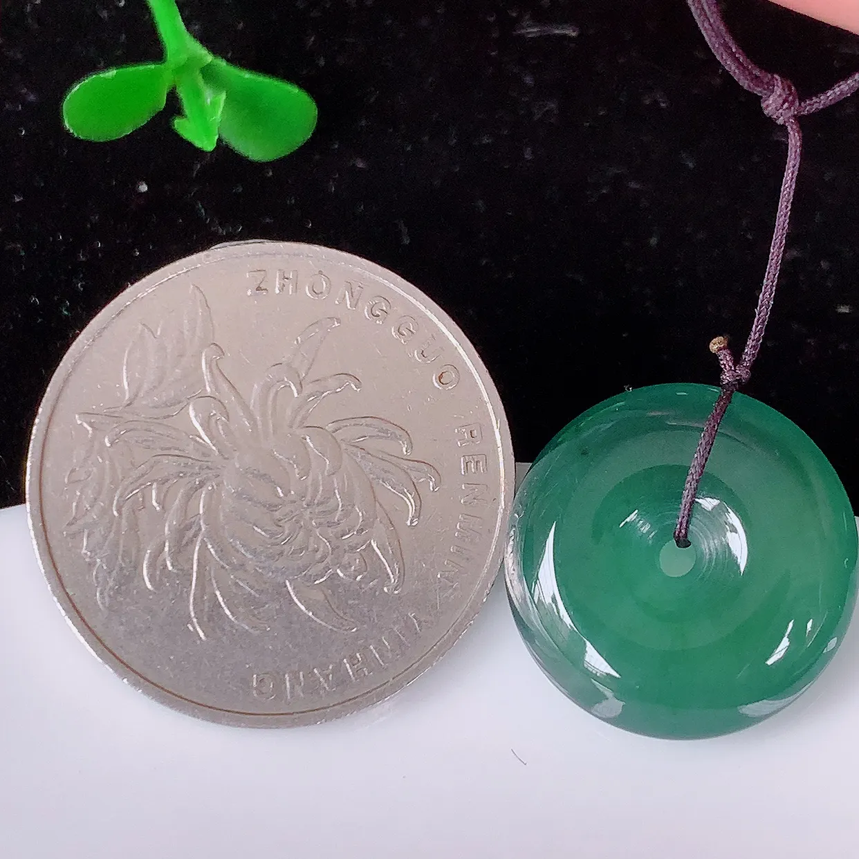 自然光实拍，冰种满色翡翠一对平安扣吊坠，品相佳，美感十足，寓意平平安安，平安扣佩戴精美时尚！#49.29