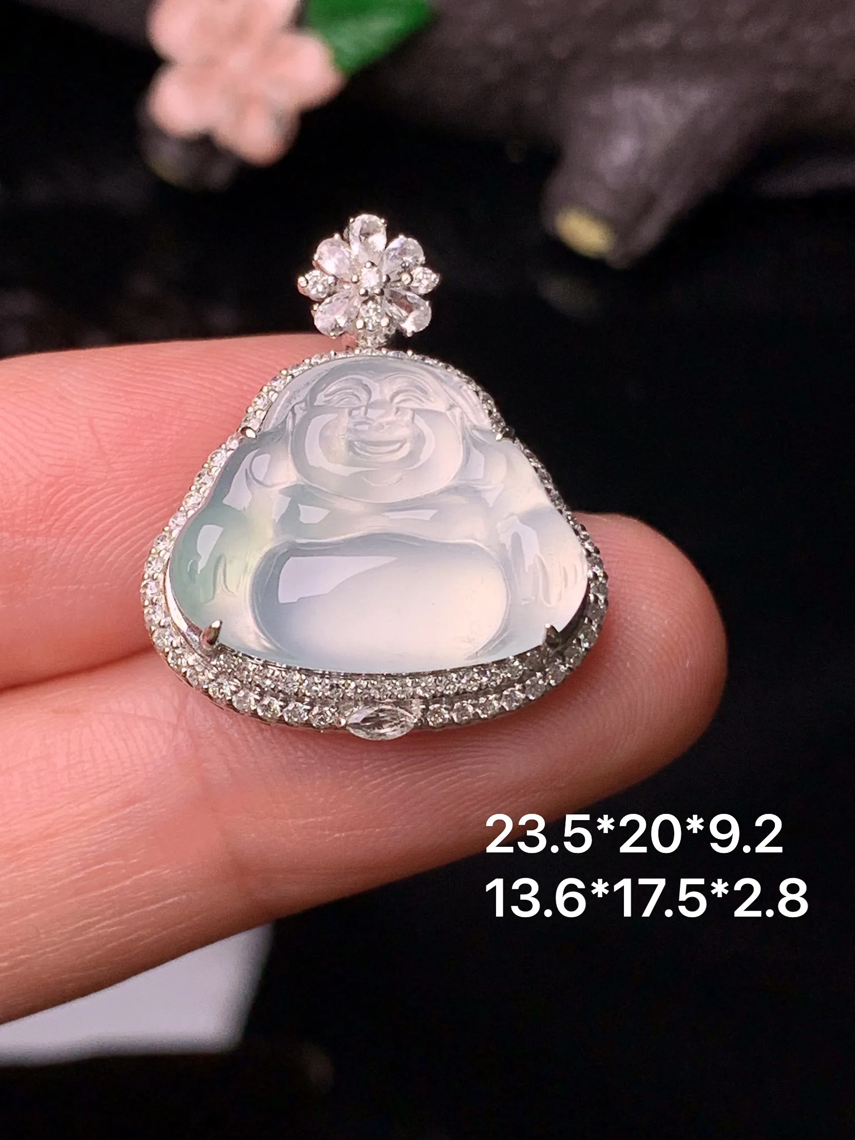 18k金钻镶嵌冰种佛公吊坠 玉质细腻 色泽清新艳丽  整体尺寸23.5*20*9.2