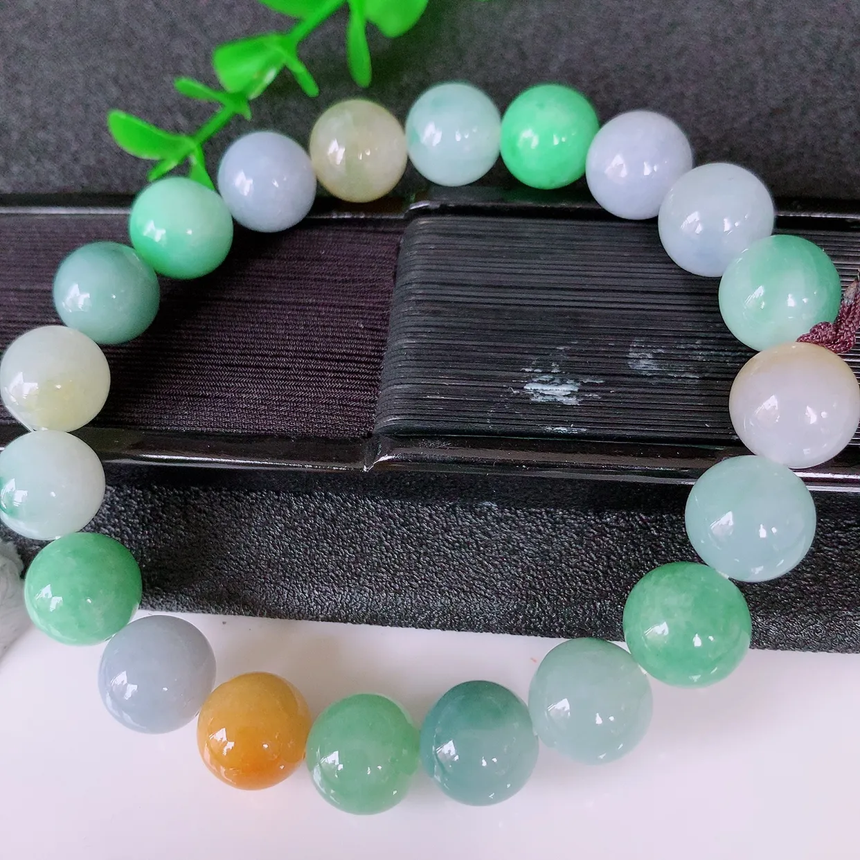 自然光实拍，冰润多宝翡翠手链，多彩翡翠手串，颜色丰富，料子细腻，高档大气，自戴送礼佳品！#46.29取一尺寸9.8mm