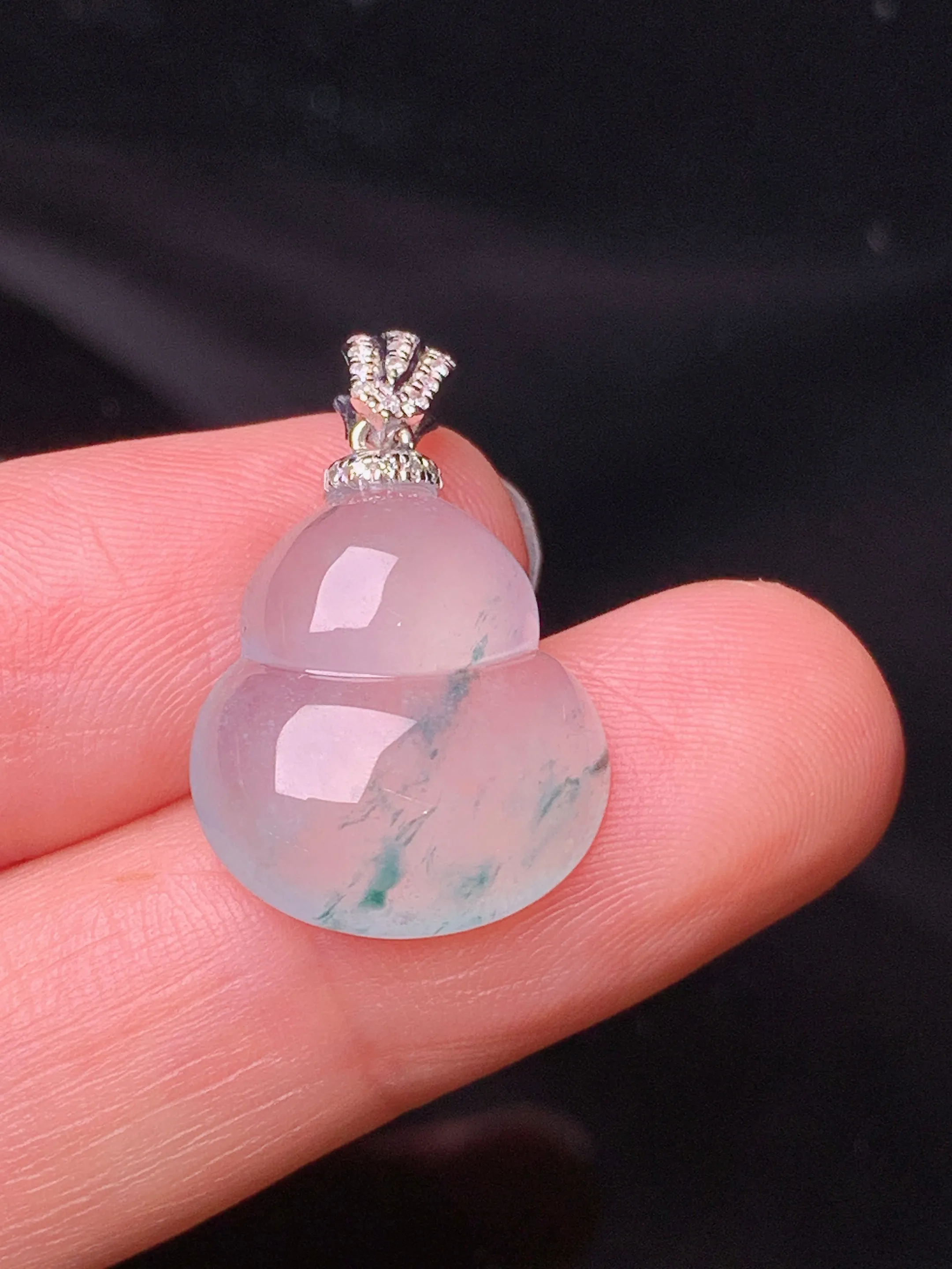 18k金钻镶嵌冰种葫芦吊坠 玉质细腻 色泽清新艳丽  整体尺寸23.3*15*4.7