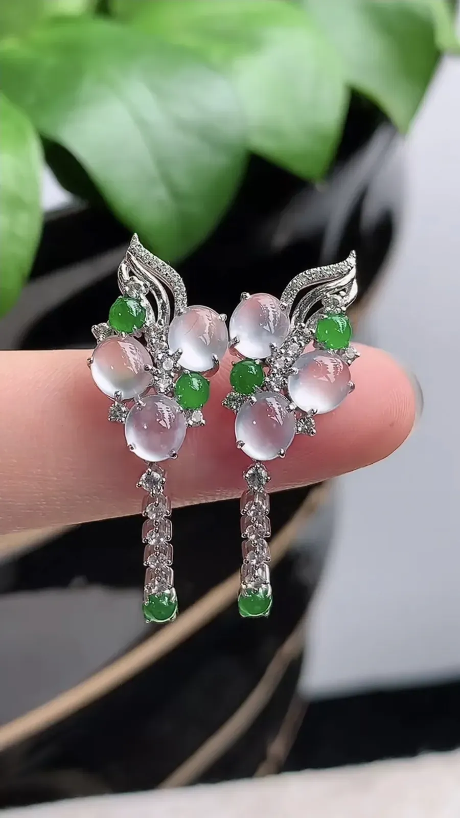 a货翡翠老坑高冰种18K金伴钻镶嵌白月光蛋面耳坠 尺寸5.4×5mm 重量4.54g 1202