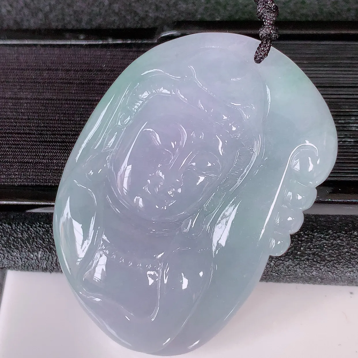 自然光实拍，冰润紫罗兰翡翠观音菩萨吊坠，赐福观音，玉润通透，慈祥端庄！#41.29