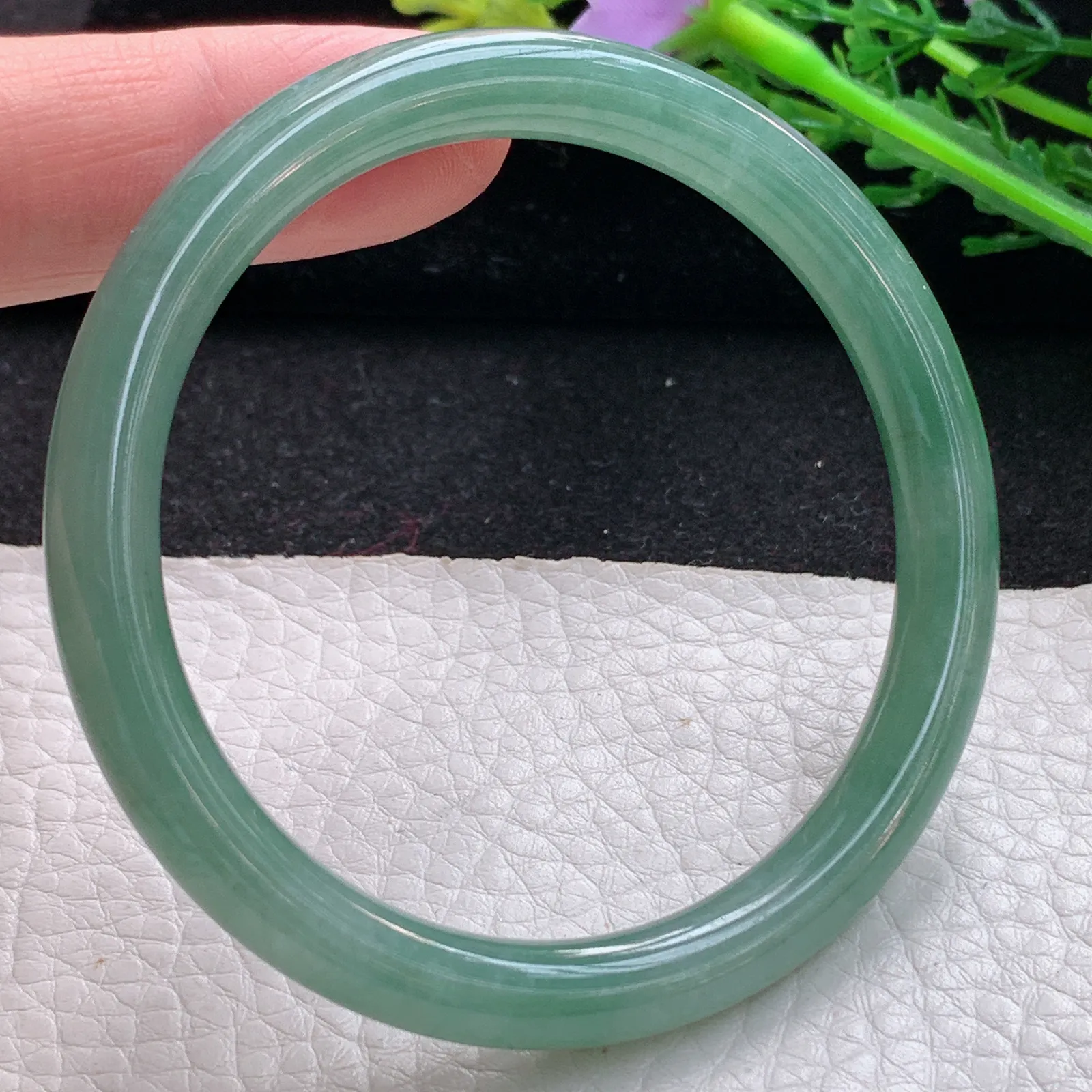 z自然光54.5*7.6*7.3叮当镯 缅甸翡翠a货玉手镯冰油绿圆条玉手环