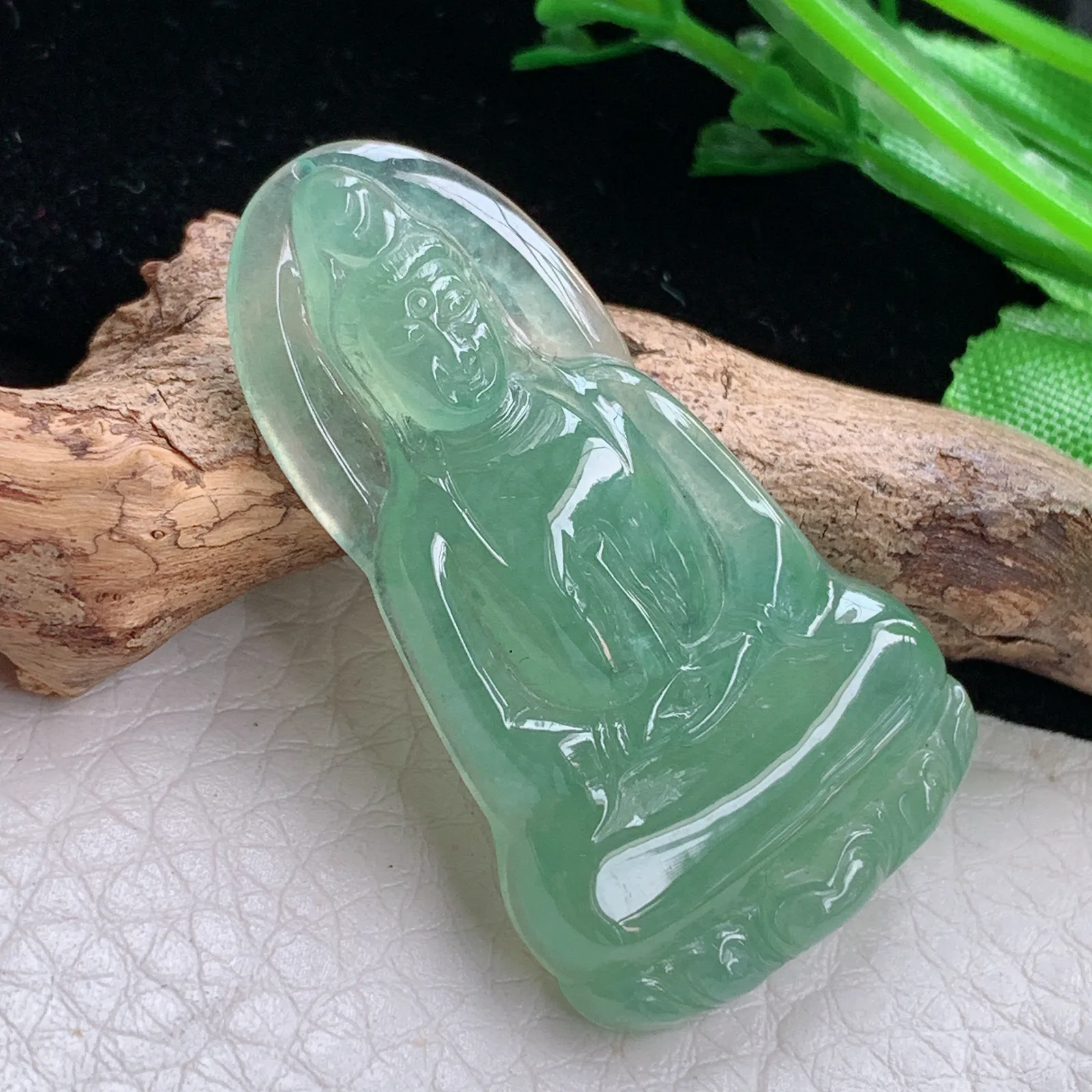 gp自然光41.6*23.6*4.6天然缅甸翡翠冰油绿玉扣素衣观音 玉观音玉吊坠