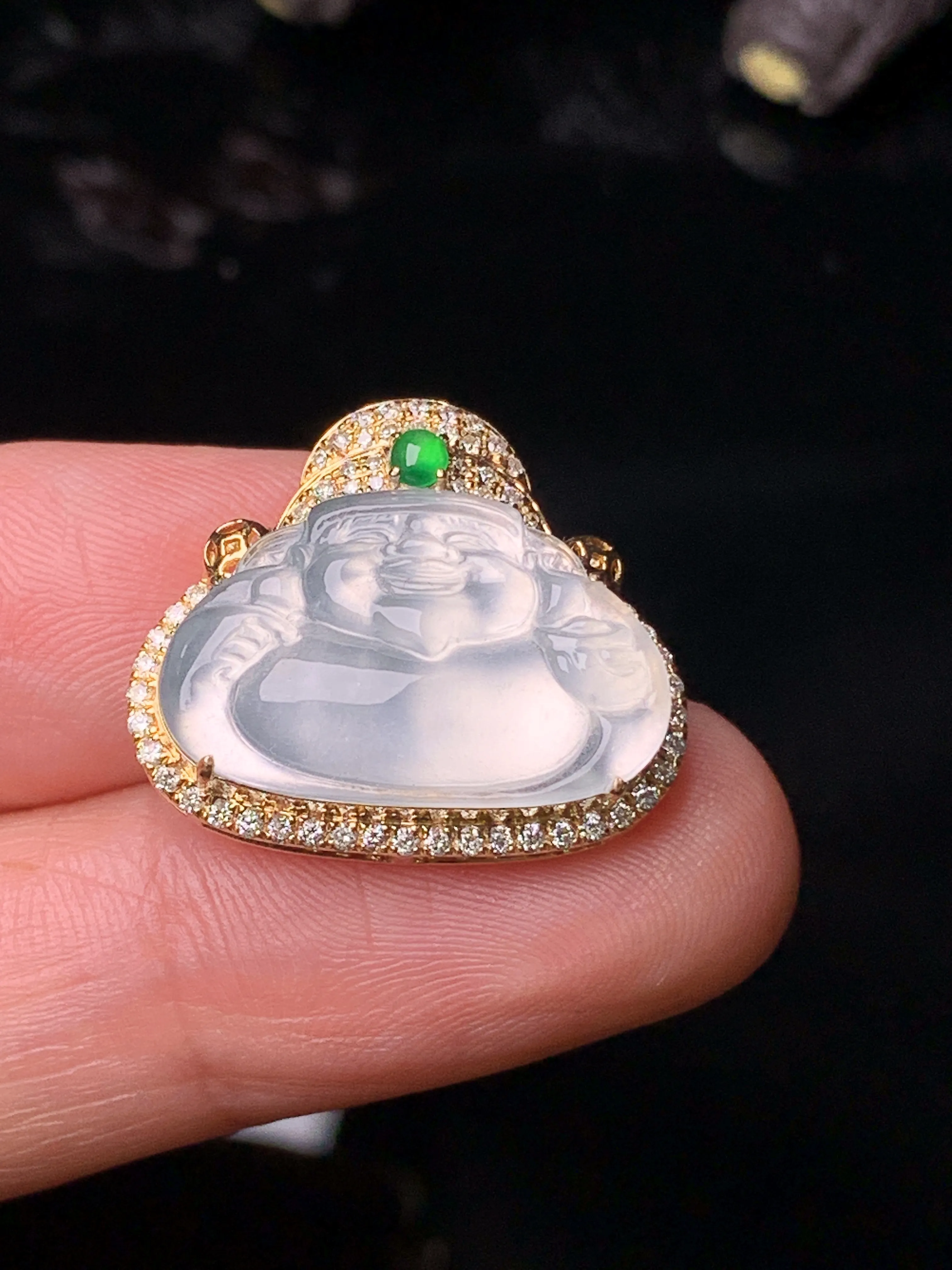 18k金钻镶嵌冰种财神吊坠 玉质细腻 色泽清新艳丽  整体尺寸18.3*20.8*7