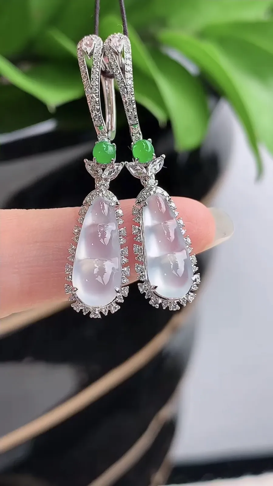 a货翡翠老坑冰种18K金伴钻镶嵌白月光四季豆福豆平安豆耳坠 尺寸13.5×5.7×5.8mm 重量3.55g 1201