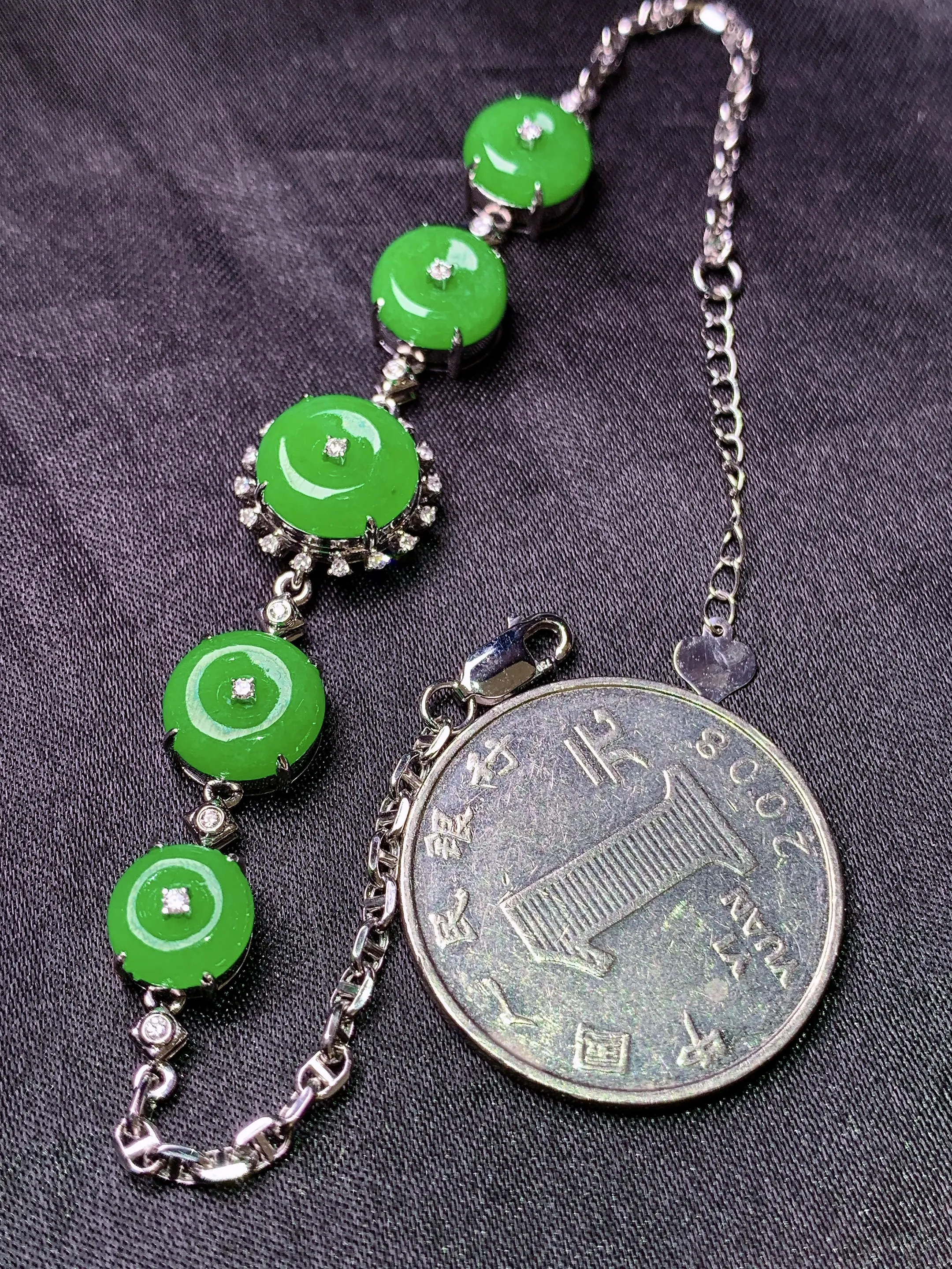 18k金钻镶嵌满绿平安扣手链 玉质细腻 色泽清新艳丽 整体尺寸72*12.6*6.5