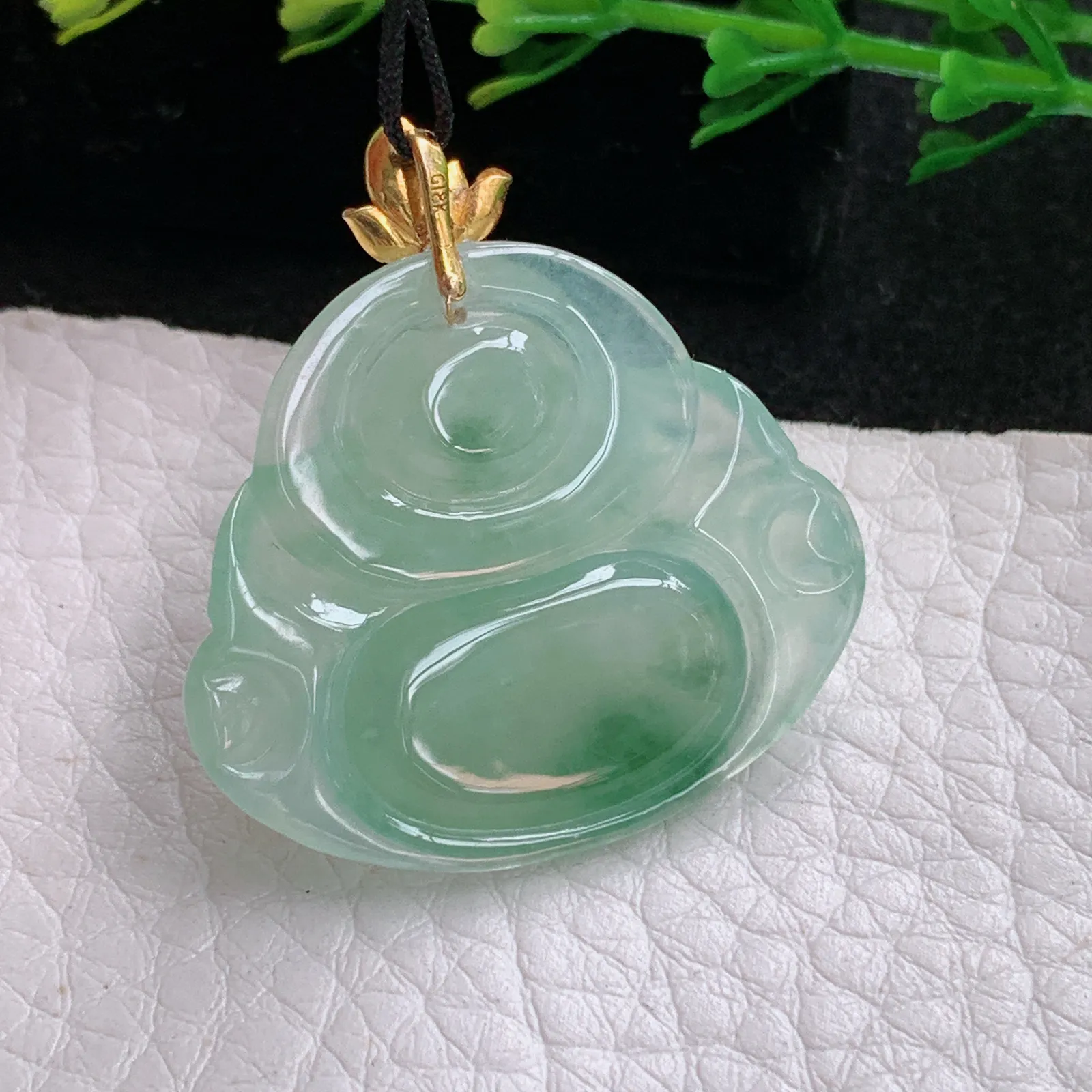 gp自然光32.8*31*5.5天然缅甸翡翠冰绿饱满佛公 弥勒佛玉吊坠