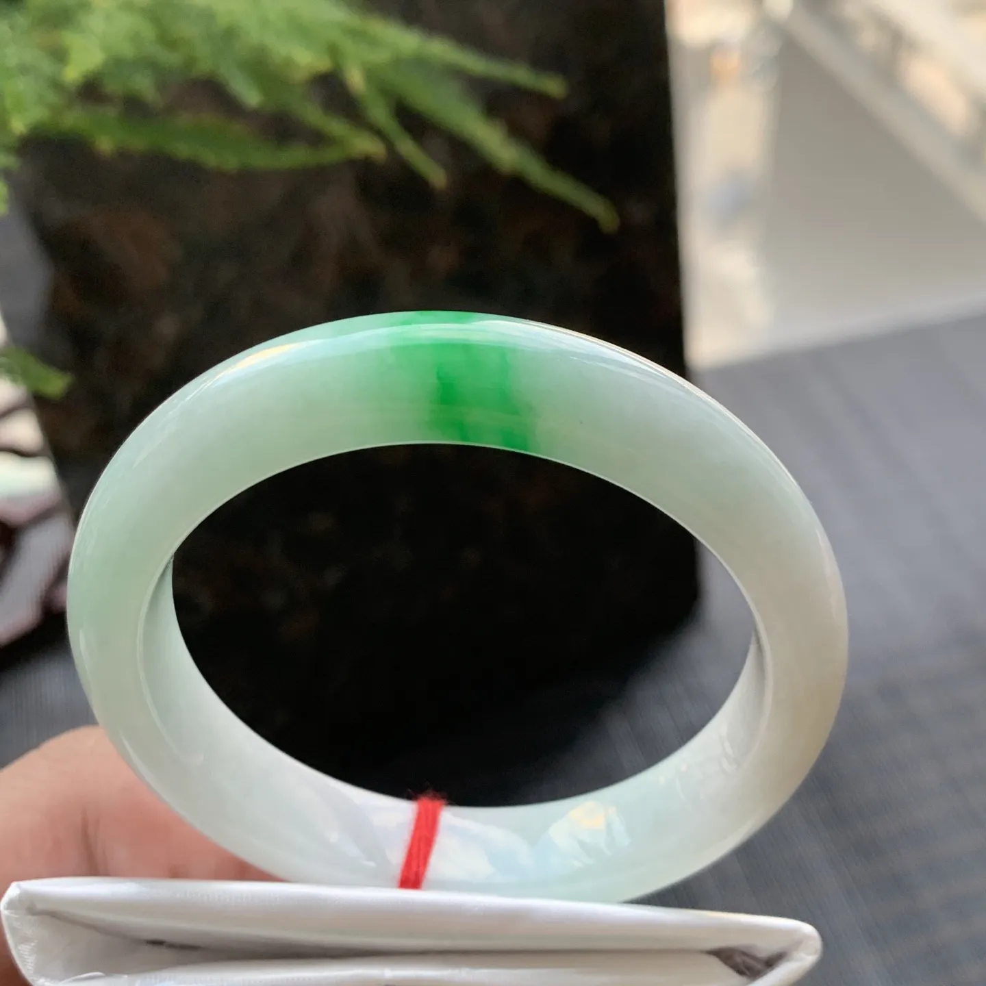 正圈冰糯阳绿 一丝细线 尺寸:52.7/11.1/7.7 色好