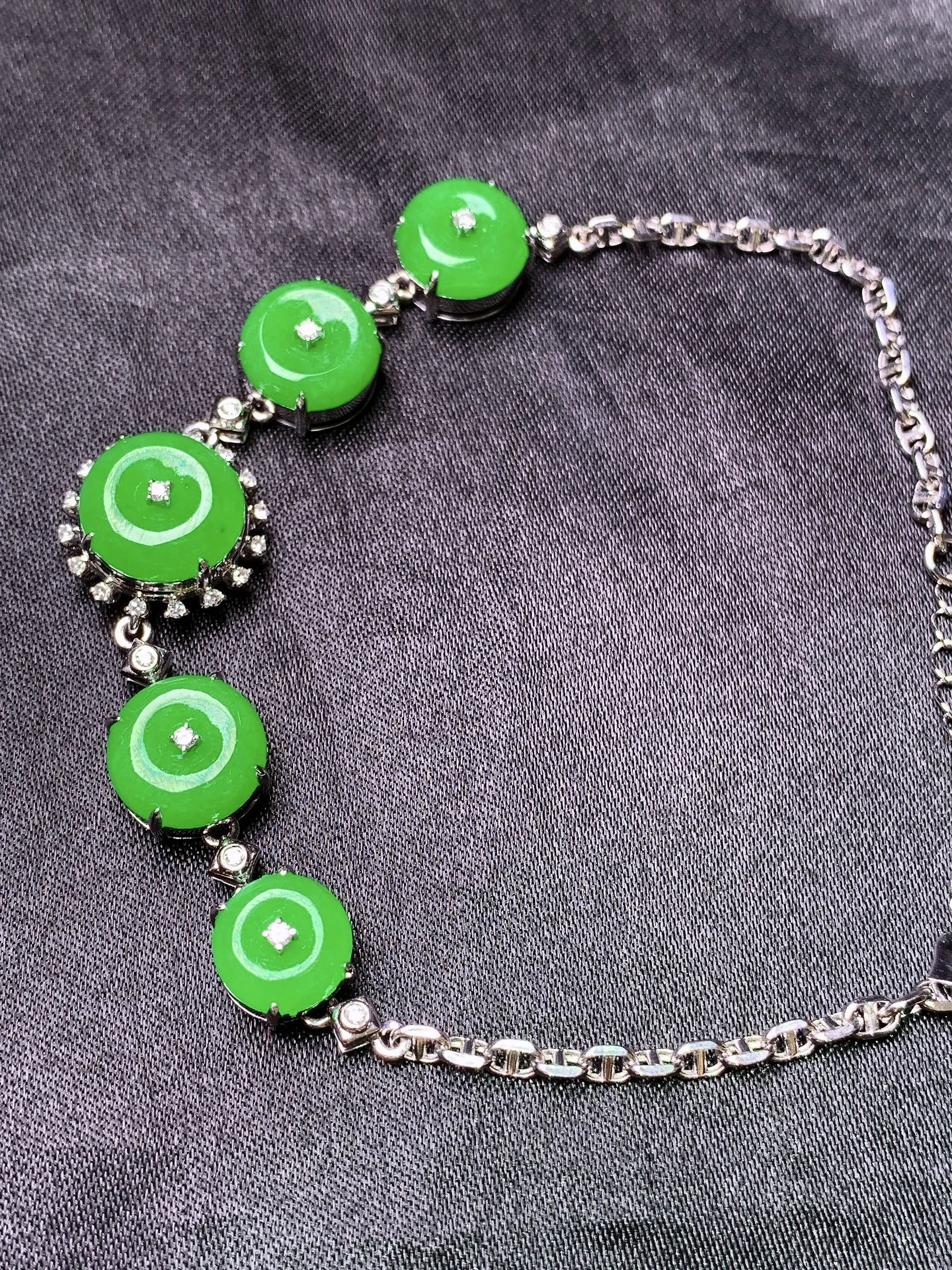 18k金钻镶嵌满绿平安扣手链 玉质细腻 色泽清新艳丽 整体尺寸72*12.6*6.5