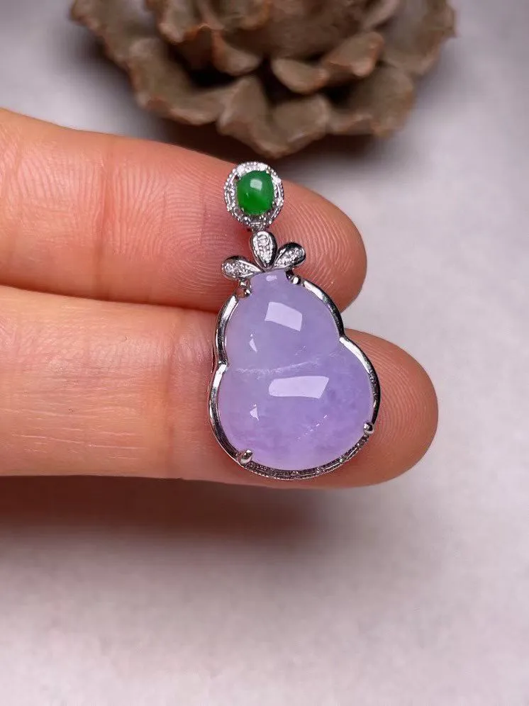 冰糯种紫罗兰葫芦吊坠、真金真钻镶嵌，种水好，玉质细腻 .裸石尺寸 16.0*12.6