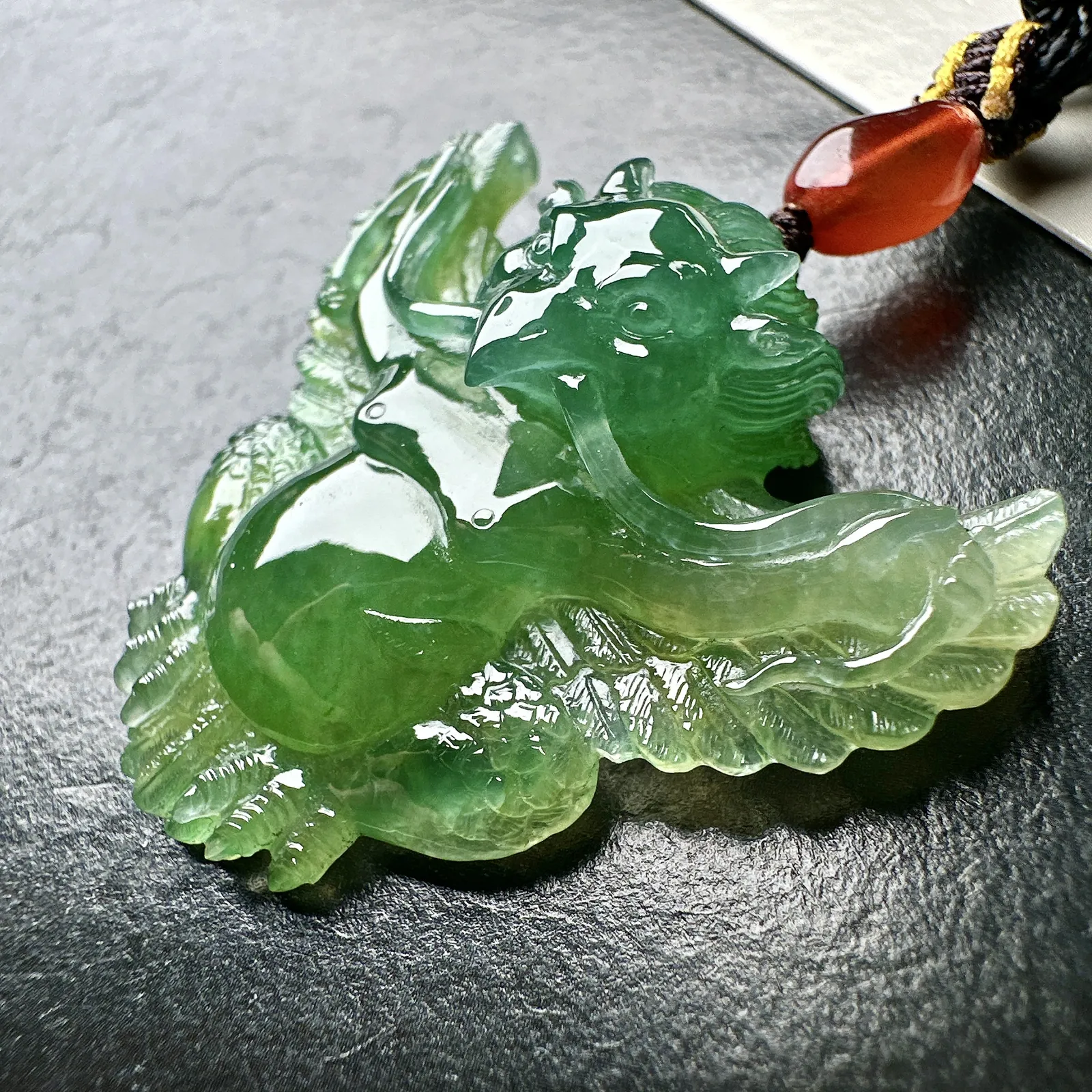 【冰种晴绿迦楼罗吊坠】精品，质地细腻，通透度上佳，冰感十足，适合佩戴。