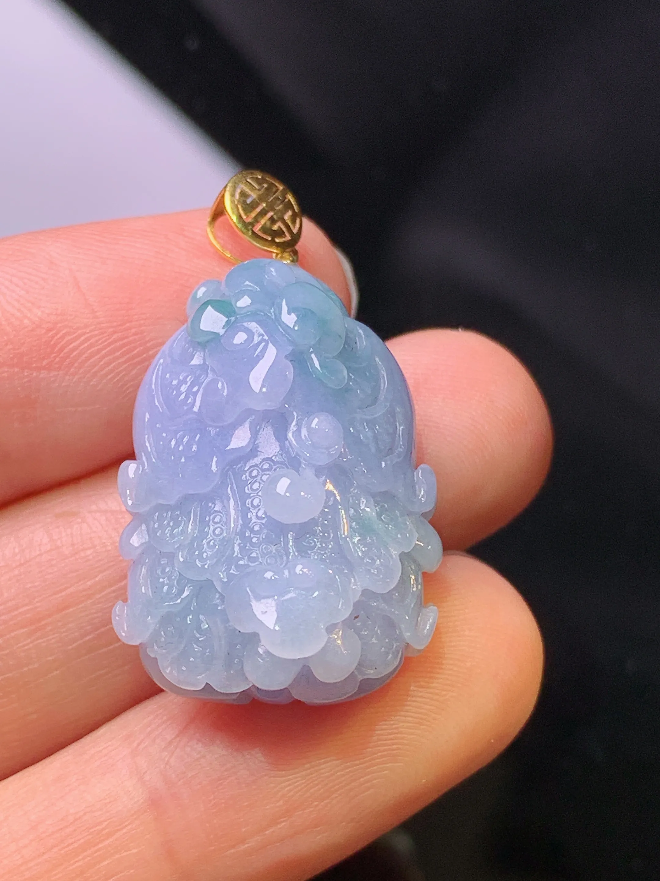 18k金镶嵌紫罗兰白菜吊坠 玉质细腻 色泽清新艳丽  整体尺寸32.5*17.6*12.5