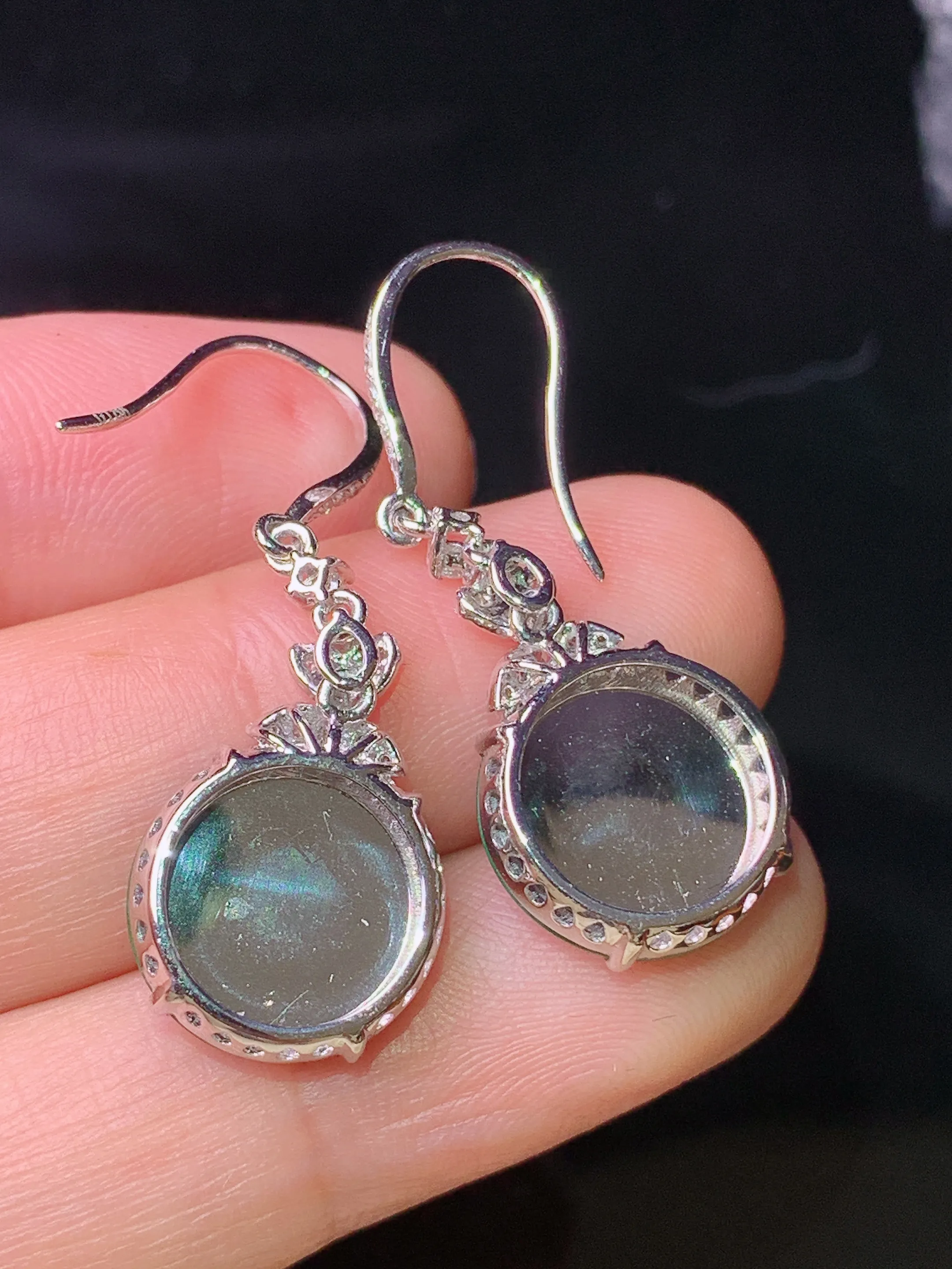 18k金钻镶嵌满绿平安扣耳坠 玉质细腻 色泽清新艳丽 整体尺寸35*12.2*4.6