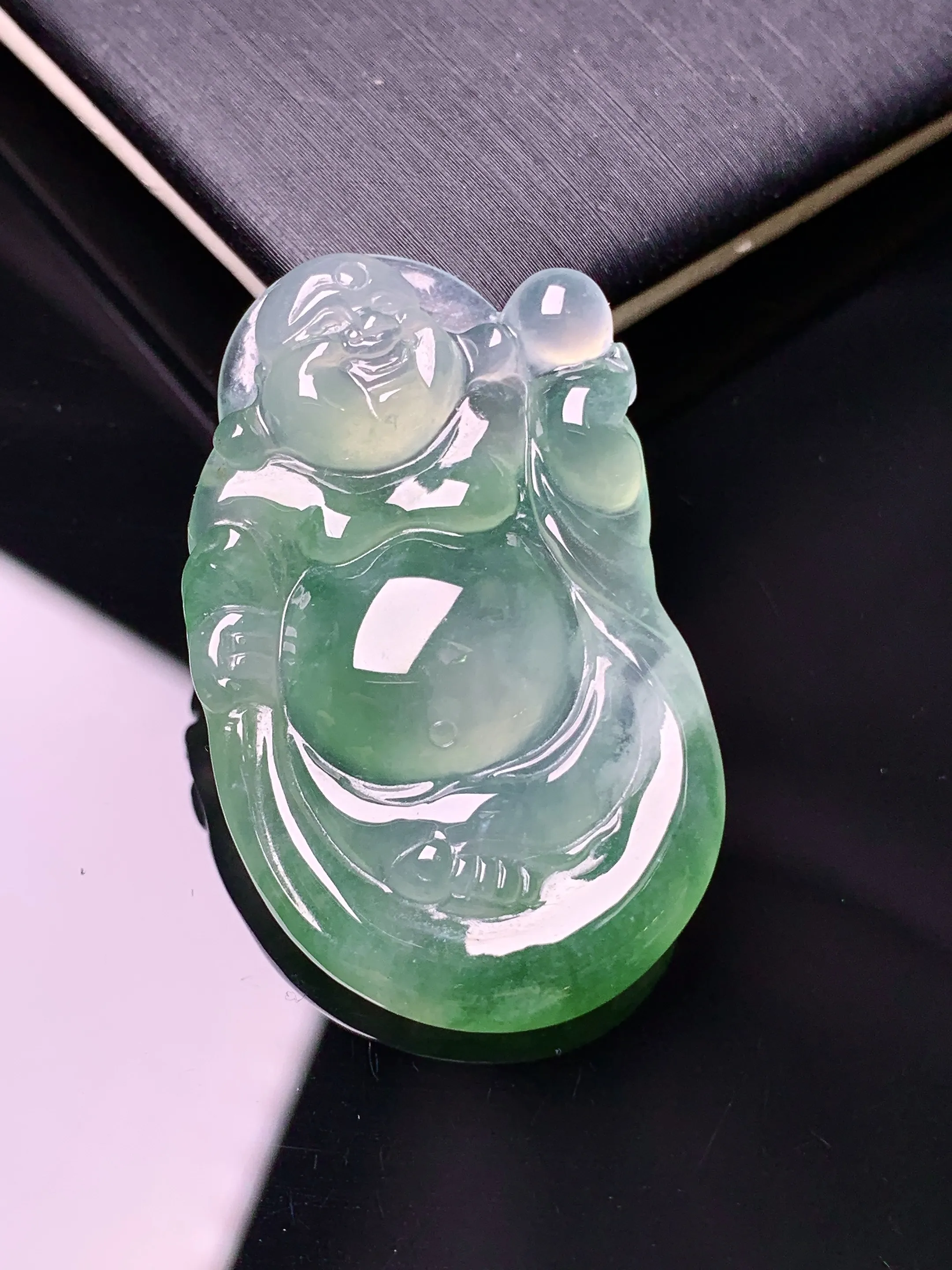 冰种佛公吊坠 玉质细腻 色泽清新艳丽  整体尺寸36.8*22.6*5.5