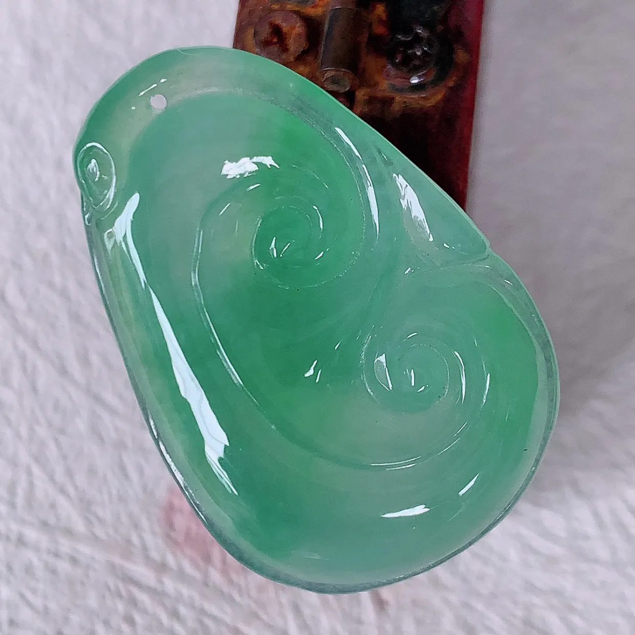 自然光实拍，冰种飘绿如意吊坠，翡翠如意，上身效果非常美，饱满大气，工艺美，万事如意，如意一生 #57.29