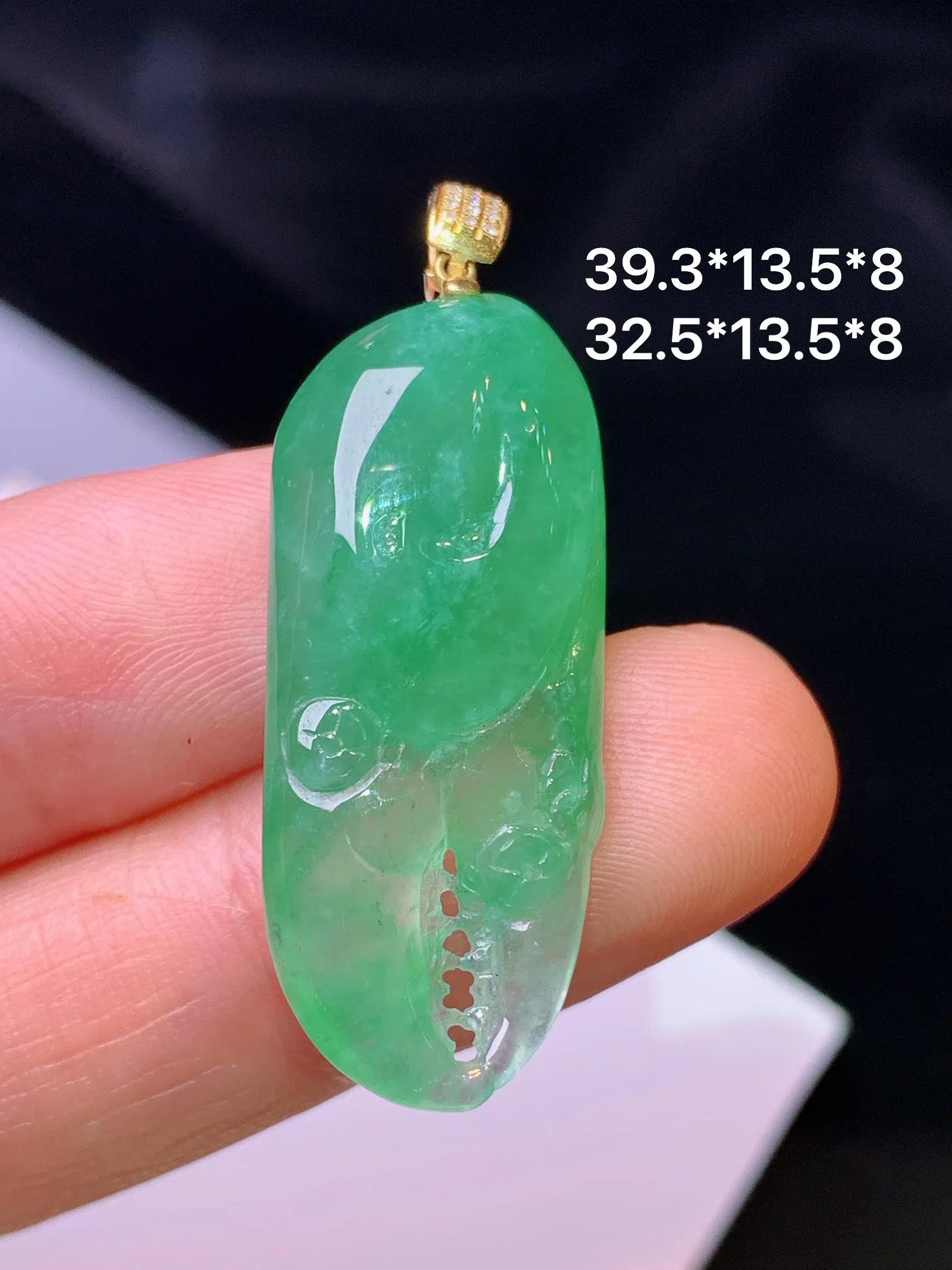 18k金钻镶嵌翠绿蟹钳吊坠 玉质细腻 色泽清新艳丽  整体尺寸39.3*13.5*8