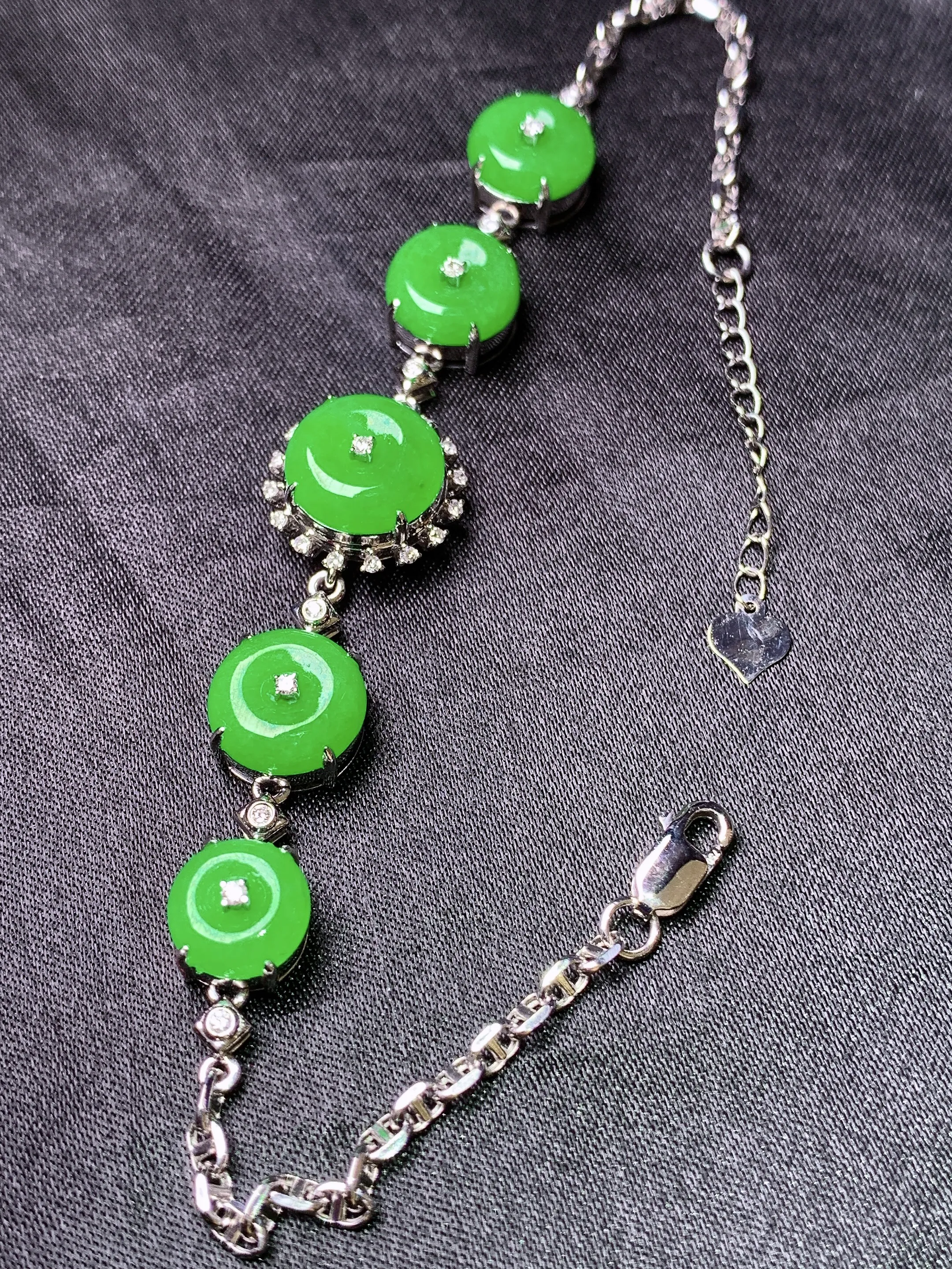 18k金钻镶嵌满绿平安扣手链 玉质细腻 色泽清新艳丽 整体尺寸72*12.6*6.5