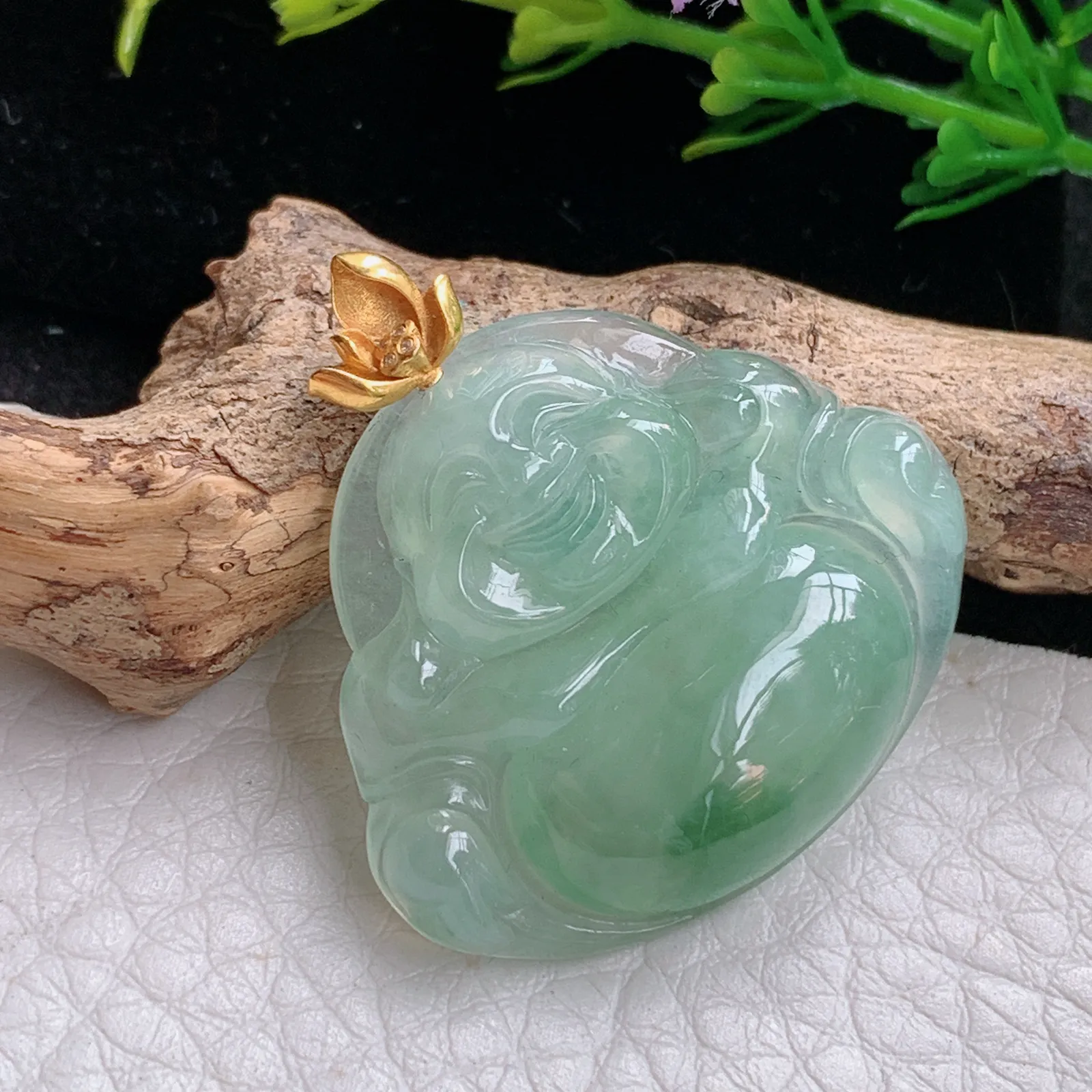 gp自然光32.8*31*5.5天然缅甸翡翠冰绿饱满佛公 弥勒佛玉吊坠